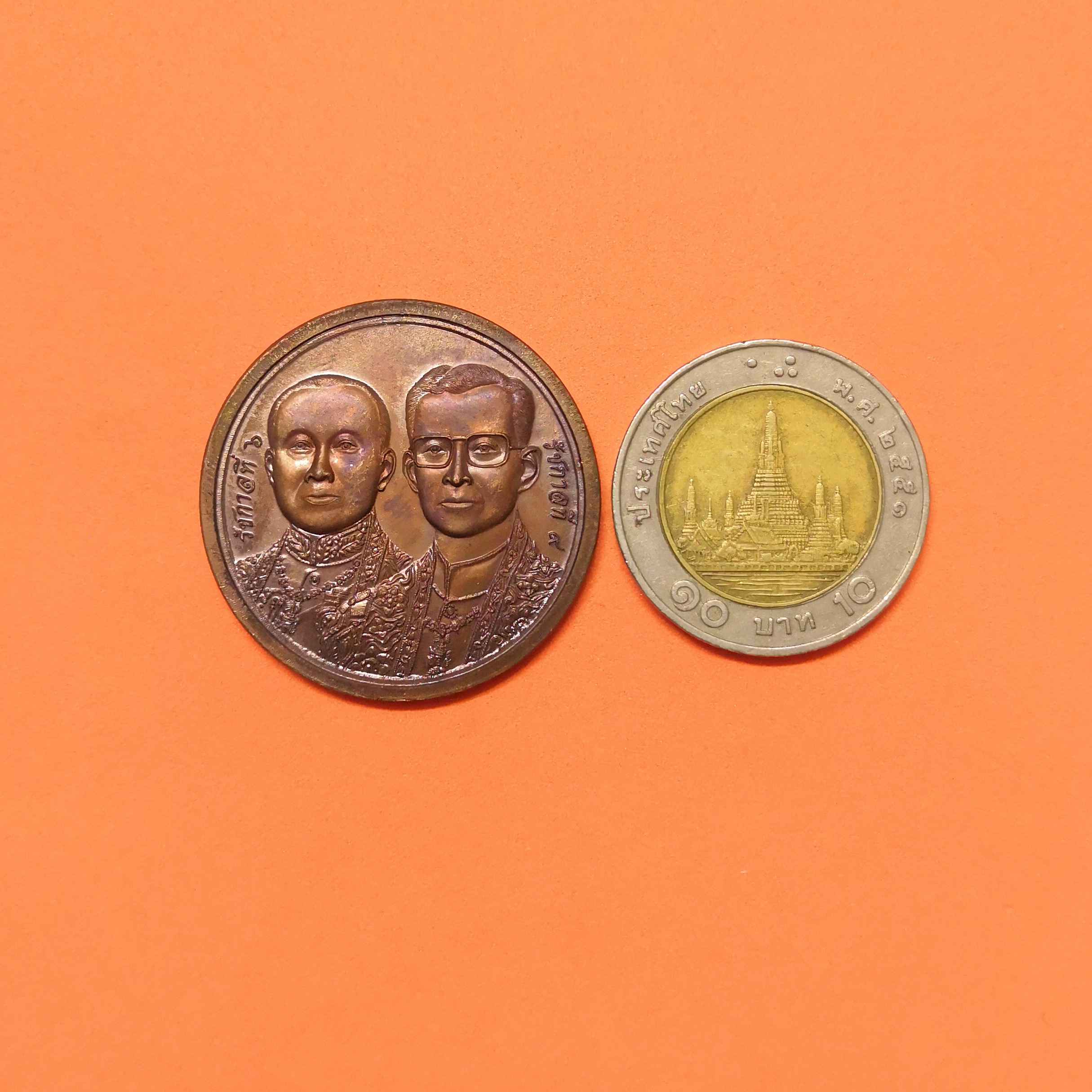 เหรียญ รัชกาลที่ 6 - รัชกาลที่ 9 ที่ระลึก 20 ปี วิทยาลัยแพทยศาสตร์พระมงกุฎเกล้า 16 มิถุนายน 2518-2538 เนื้อทองแดงรมดำ ขนาด 3.2 เซน