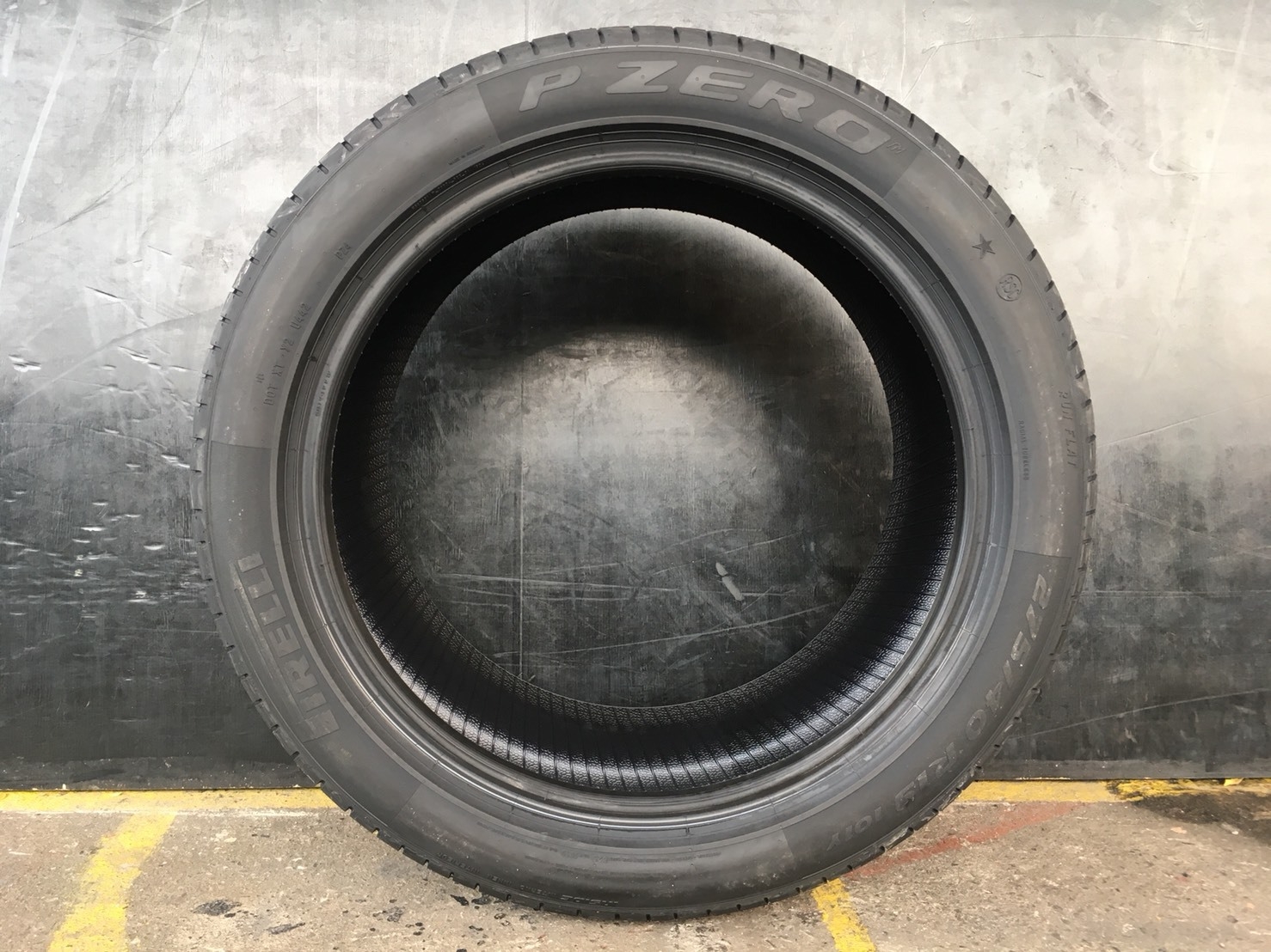 PIRELLI PZERO RFT (PZ4) 275/40-19 เส้น 13800 ปกติ 16800