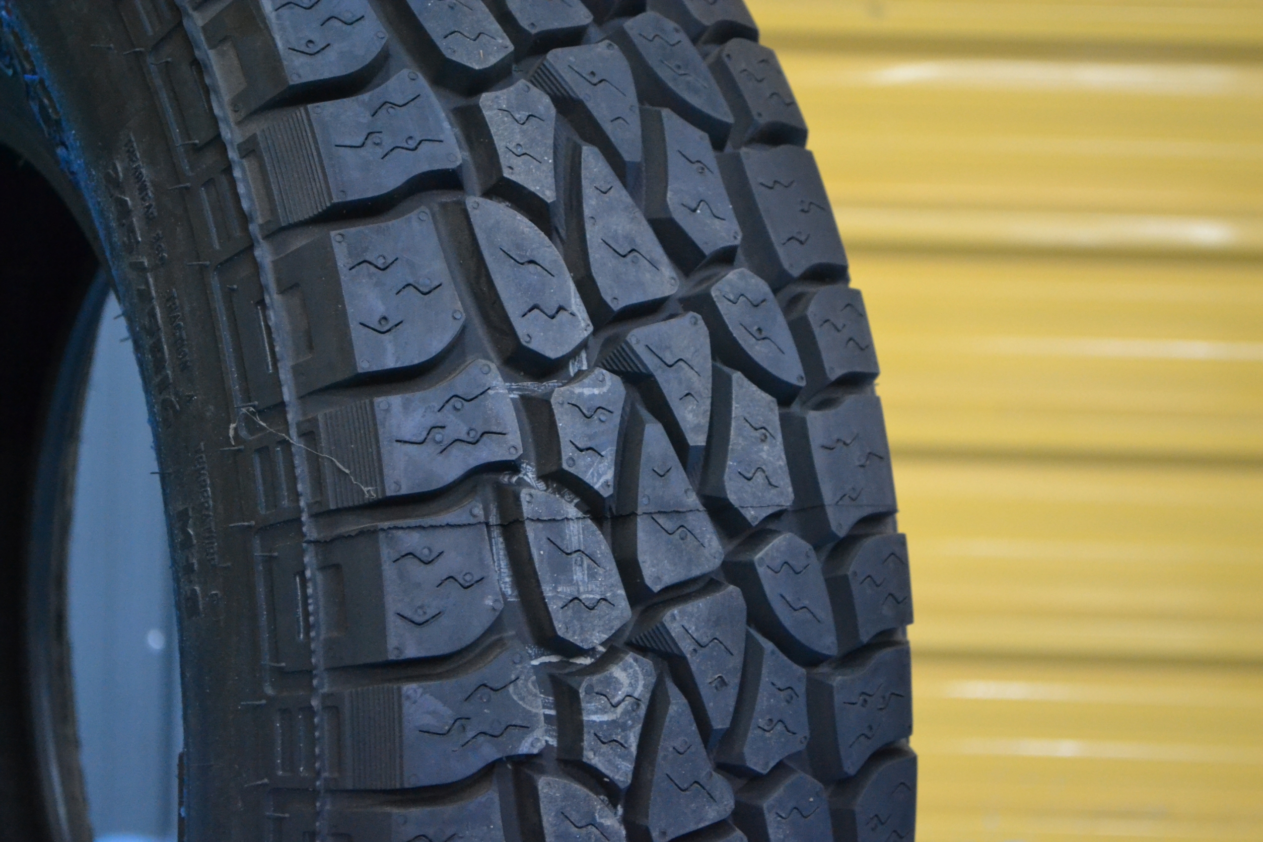 ยางใหม่ MICKEY THOMPSON STZ 265-70-16 เส้นละ 4900 ปี16 ขอบขาว ปกติ7500
