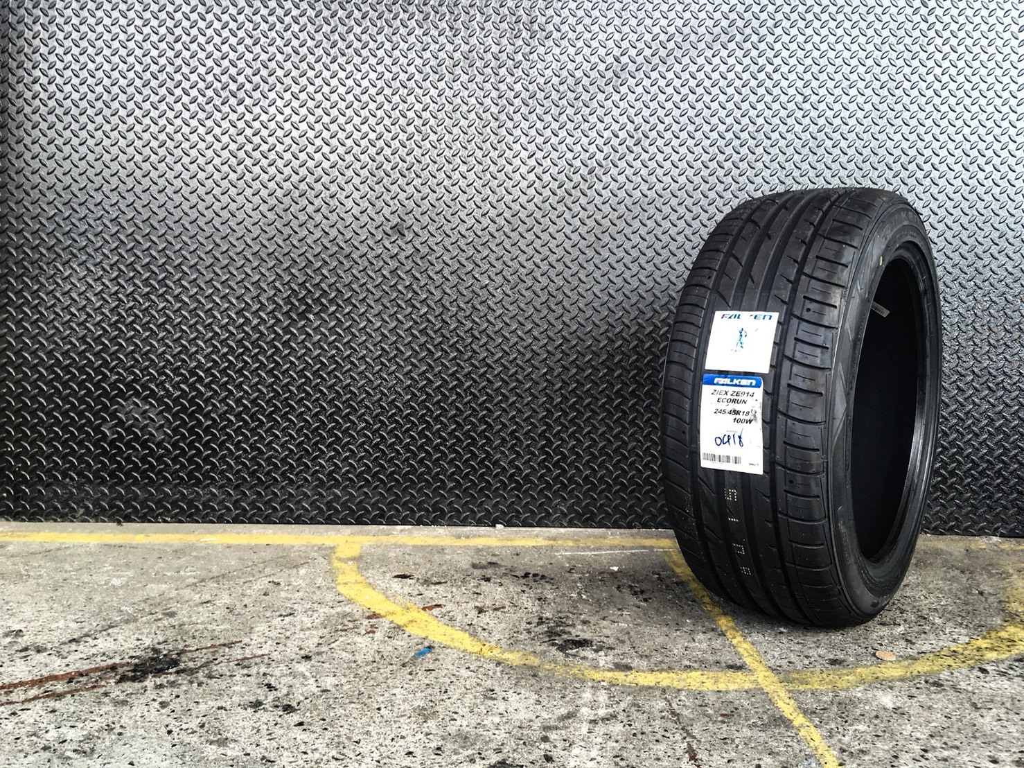 FALKEN ZE914 245-45-18 เส้น 7800 ปี 18 ซื้อ2แถม2 จ่าย 15600 ได้ 4เส้น ปี18