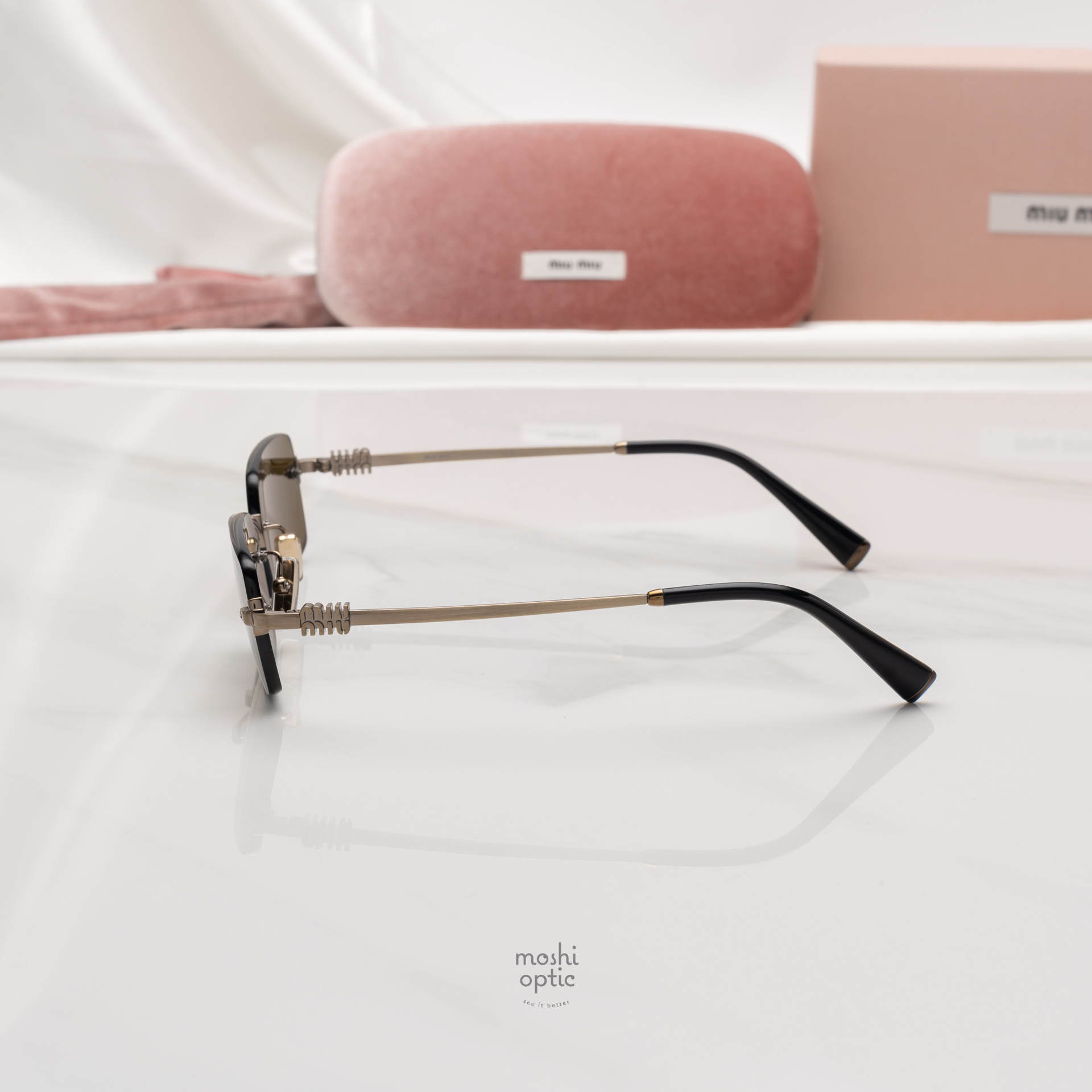 แว่นกันแดด Miu Miu MUB50S 26C09Z