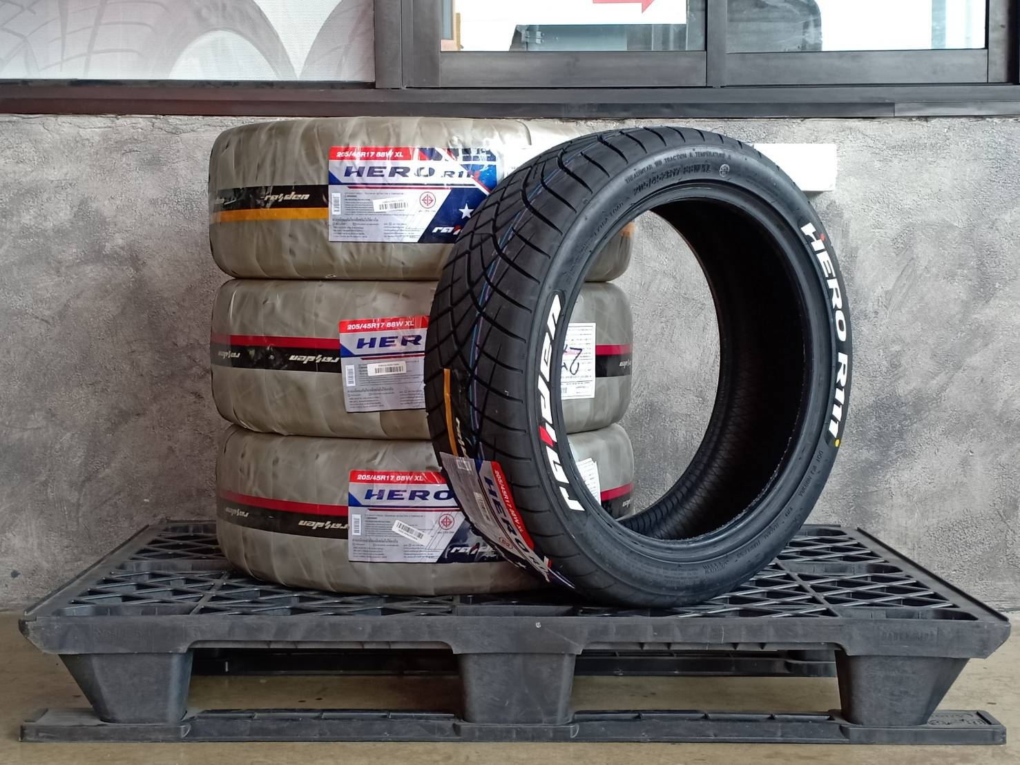 RAIDEN 205/45R17 HERO R111