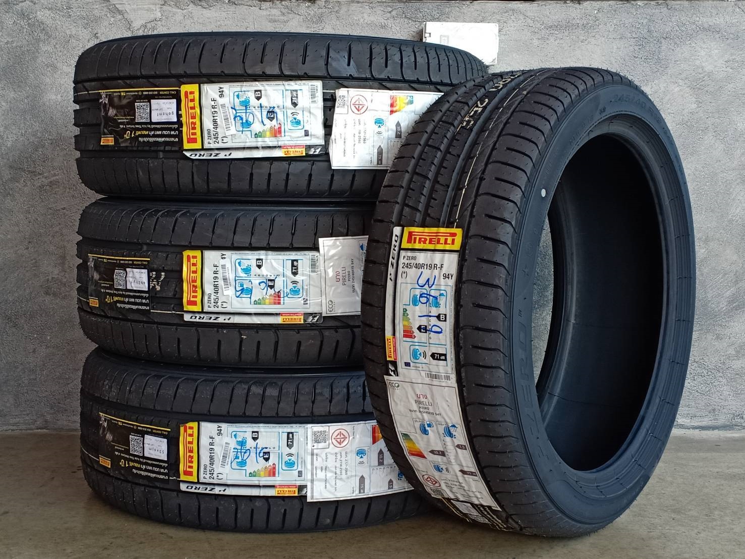 PIRELLI P ZERO (runflat) (*) 245/40R19 ปี19
