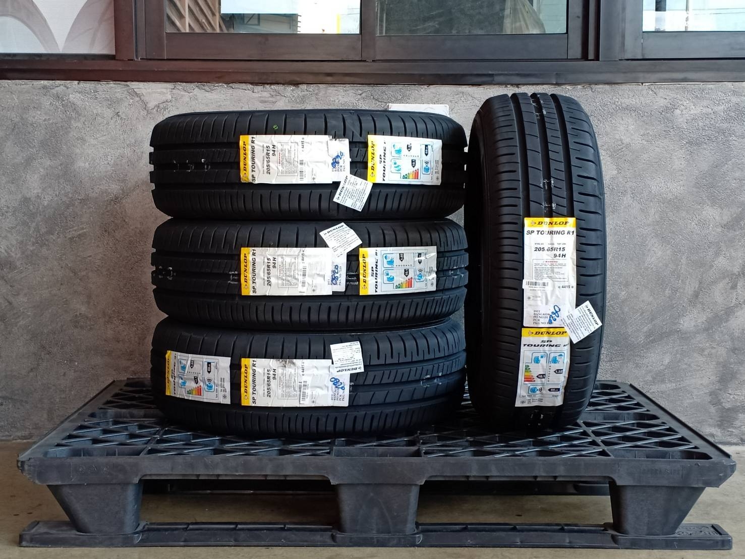 DUNLOP 205/65R15 SP TOURING R1 94H MADE IN INDONESIA