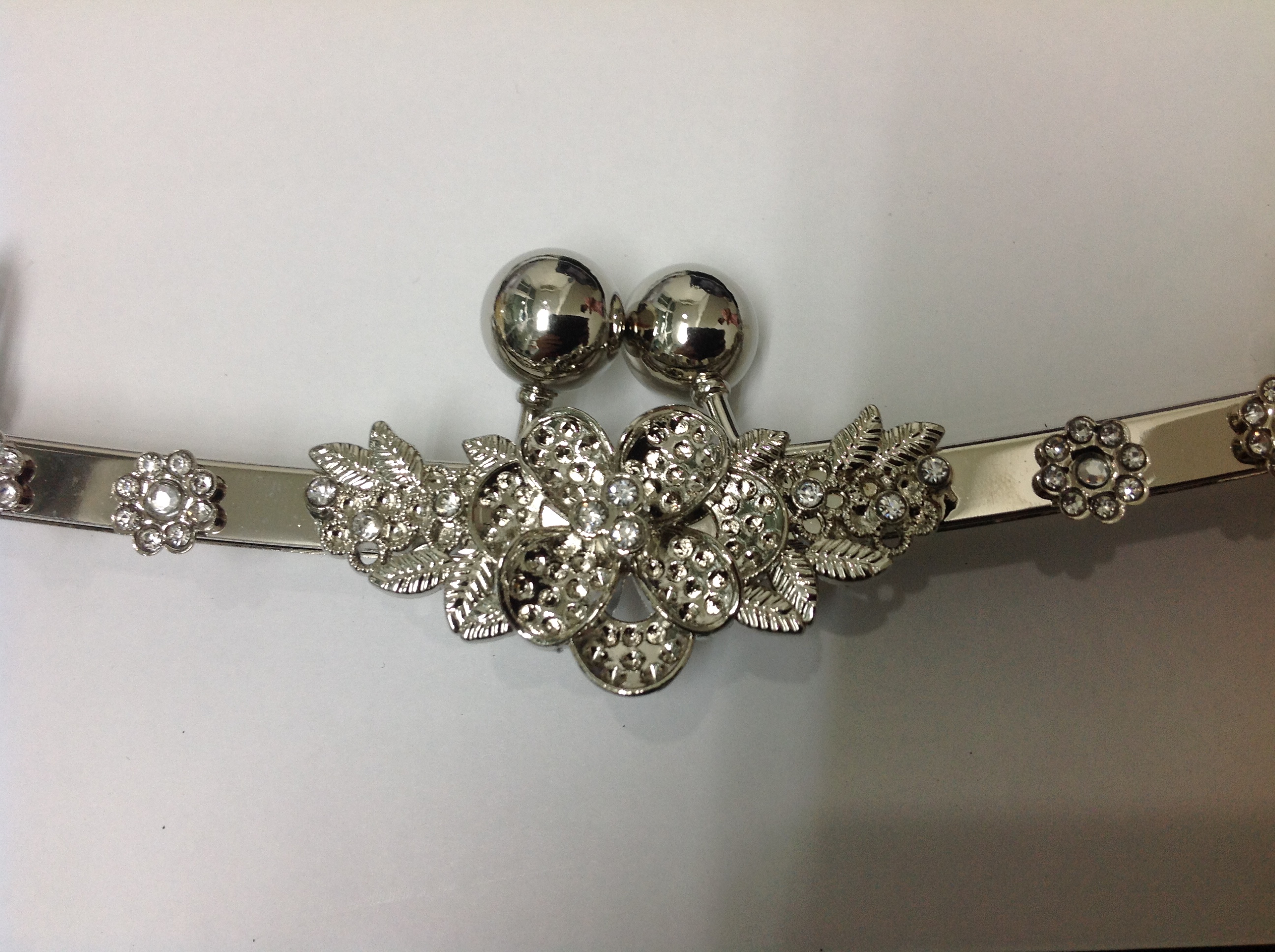 ปากกระเป๋าปิ๊กแป๊กดอกลีลาวดี เงิน