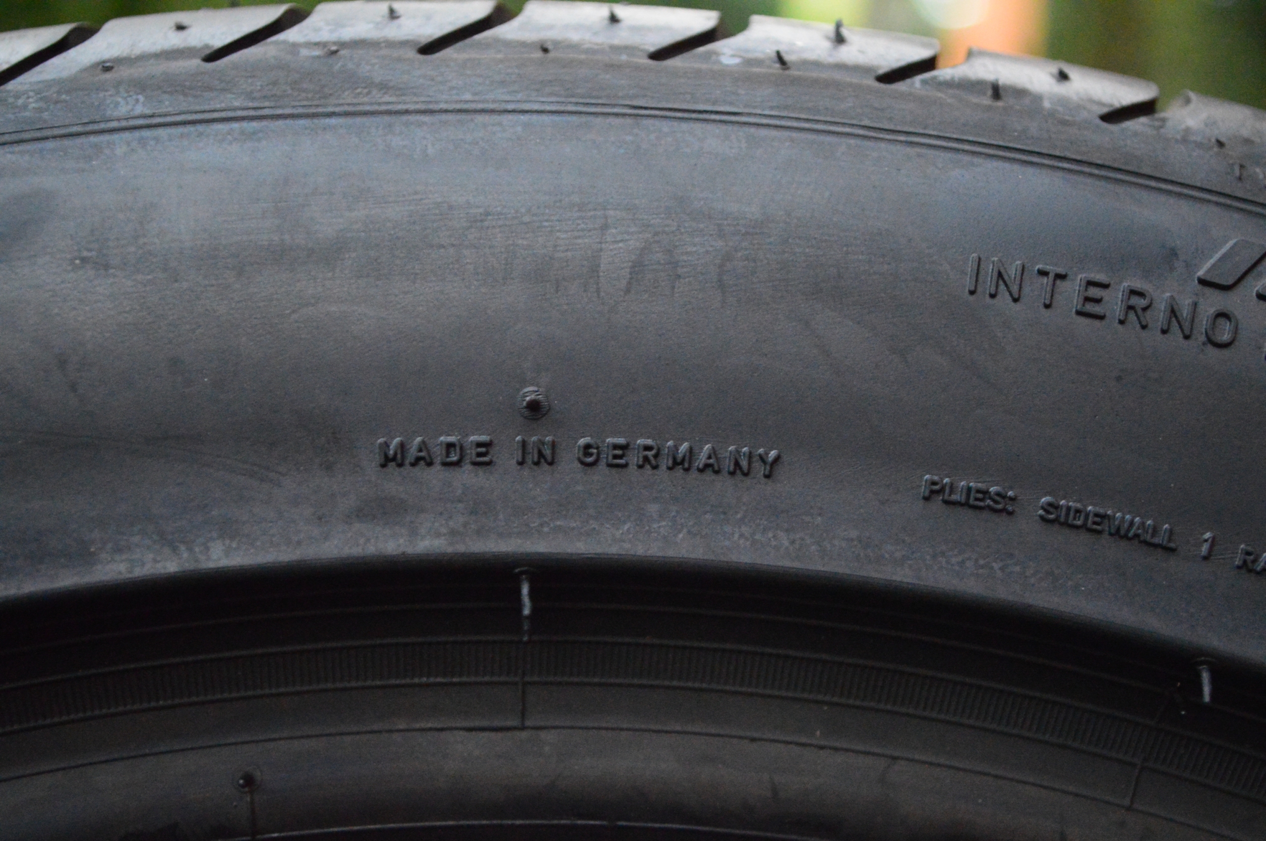 PIRELLI P-ZERO 265-40-18 เส้น 8800 ปกติ 14500 ราคาพิเศษ จำนวนจำกัด