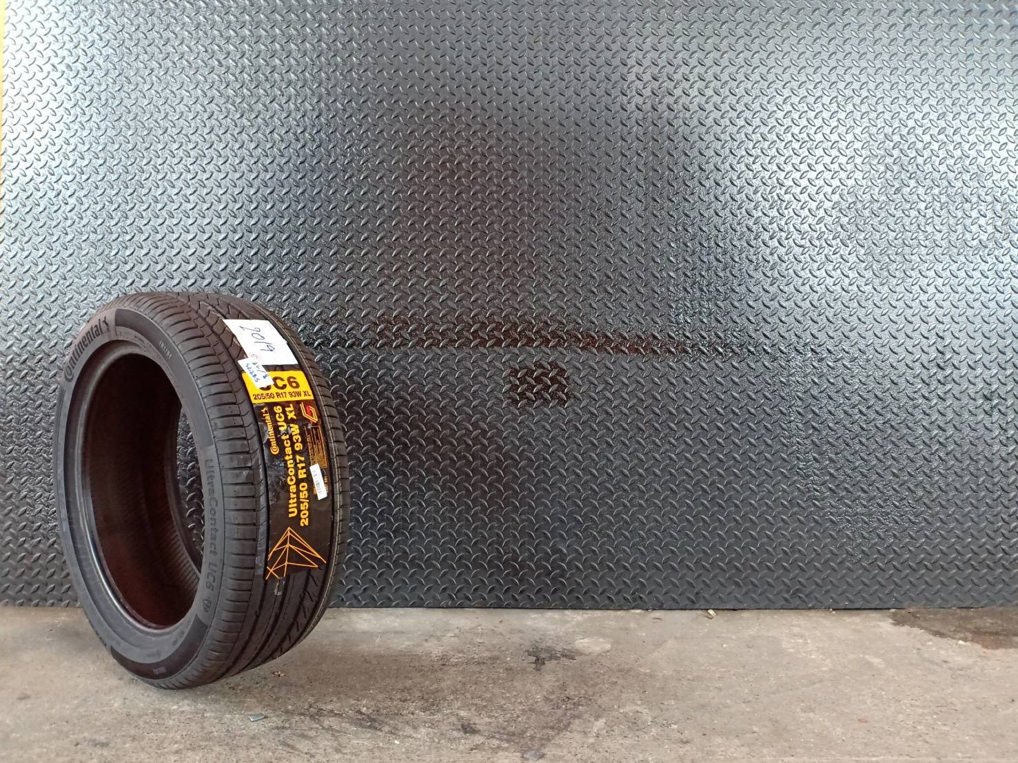 CONTINENTAL UC6 205/50-17 ราคาถูก