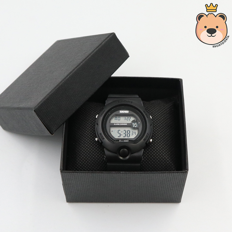 เซ็ตเซอร์ไพรส์แฟน นาฬิกาข้อมือดิจิตอล + ช่อดอกไม้ พร้อมเม็ดโฟมสีเทา กล่องของขวัญ เปิดฝาสีเงินสุดหรู