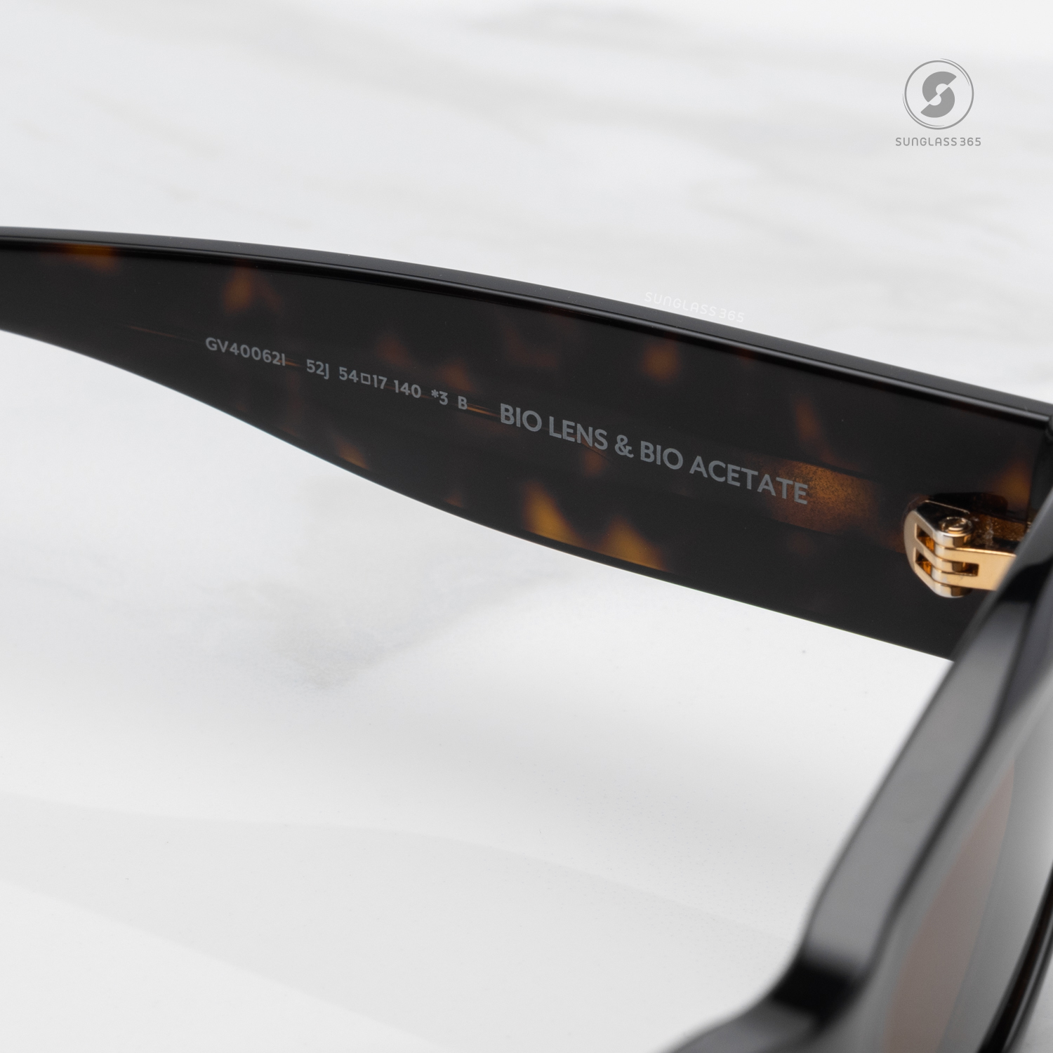 แว่นกันแดด Givenchy GV40062I 52J