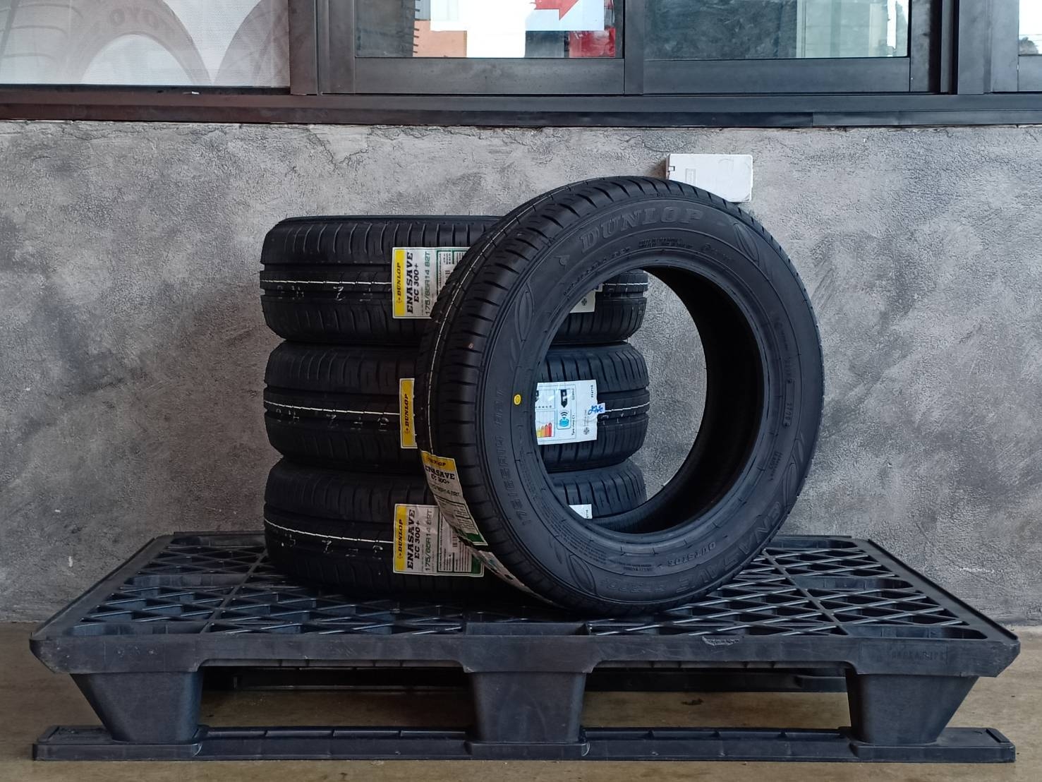 DUNLOP 175/65R14 ENASAVE EC 300+ 82T MADE IN THAILAND