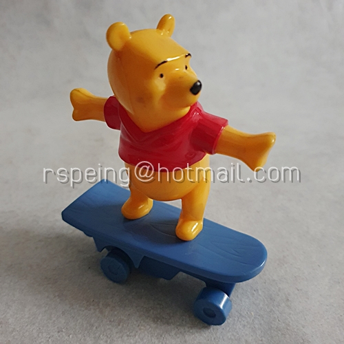 ฟิกเกอร์ Winnie The Pooh บนสเก็ตบอร์ด