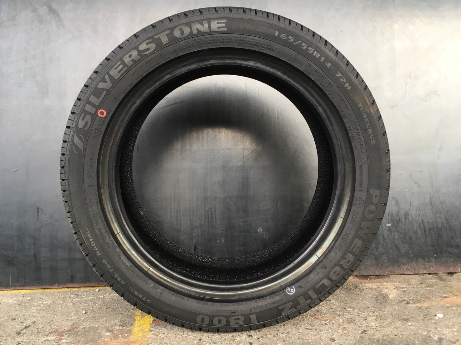 SILVERSTONE 165/55-14 เส้น 1900 ปกติ 2500 ปี18