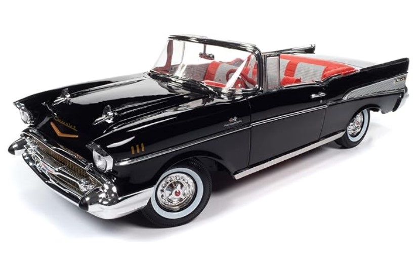พรีออเดอร์ โมเดลรถ โมเดลรถยนต์ James Bond 1957 Chevrolet Bel Air Convertible 1:18