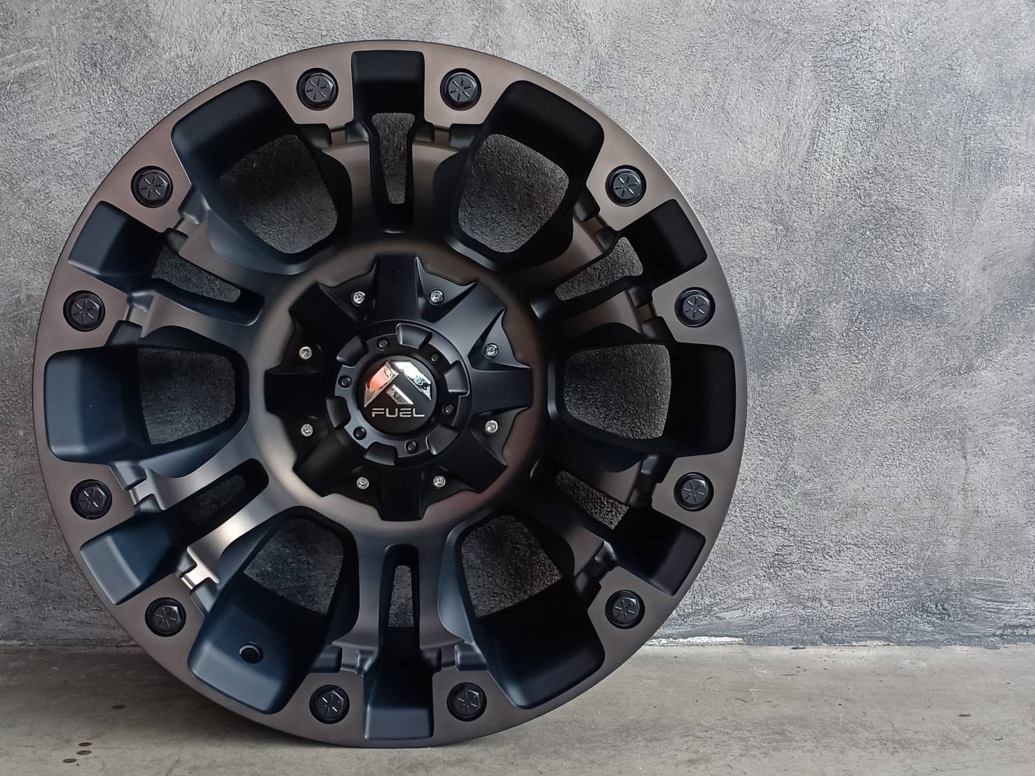 FUEL-VAPOR 18X9 6X135/6X139.7 -12 106.10 MATTE BLACK MACHINED/TINT CLEAR