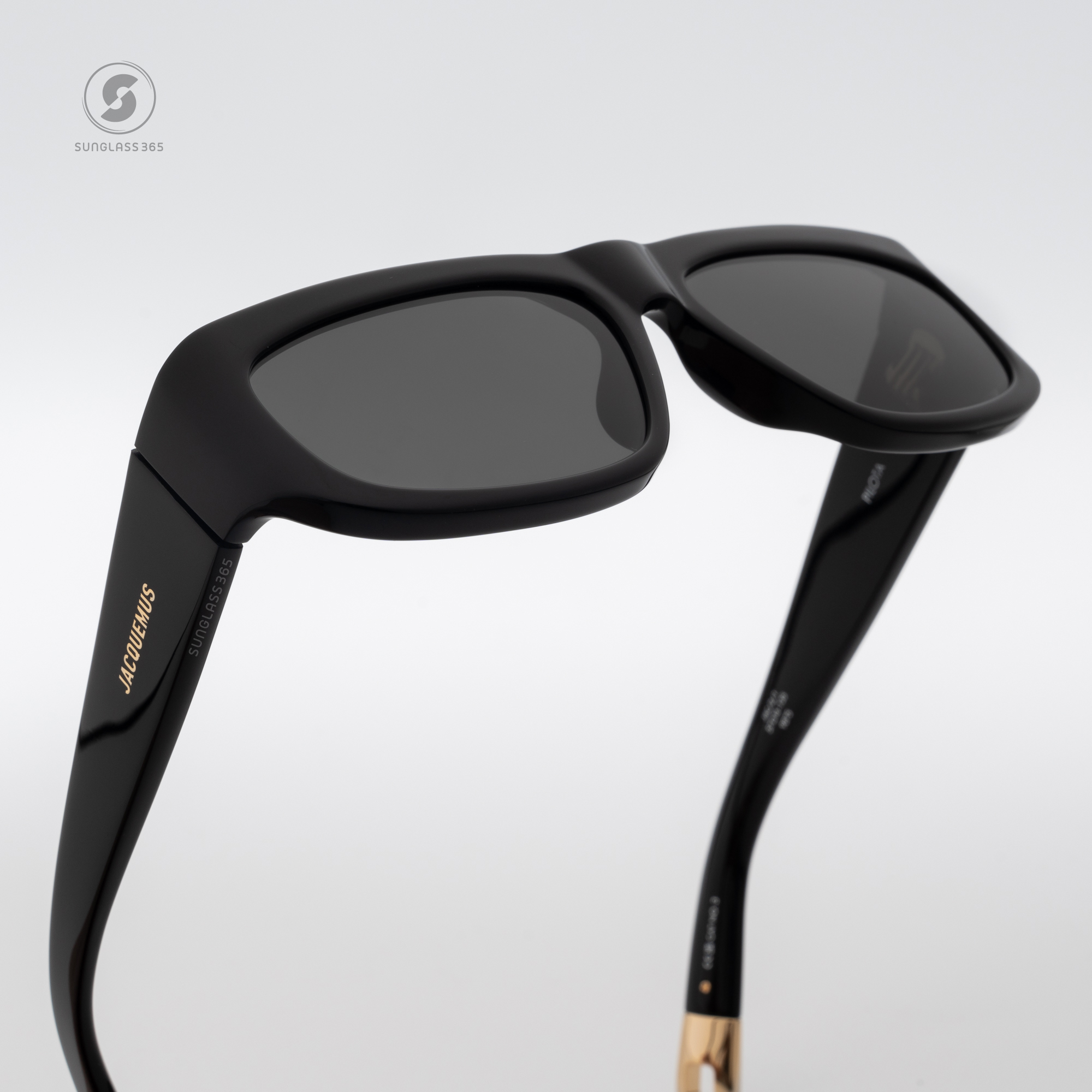 แว่นกันแดด JACQUEMUS THE PILOTA JAC2 C1