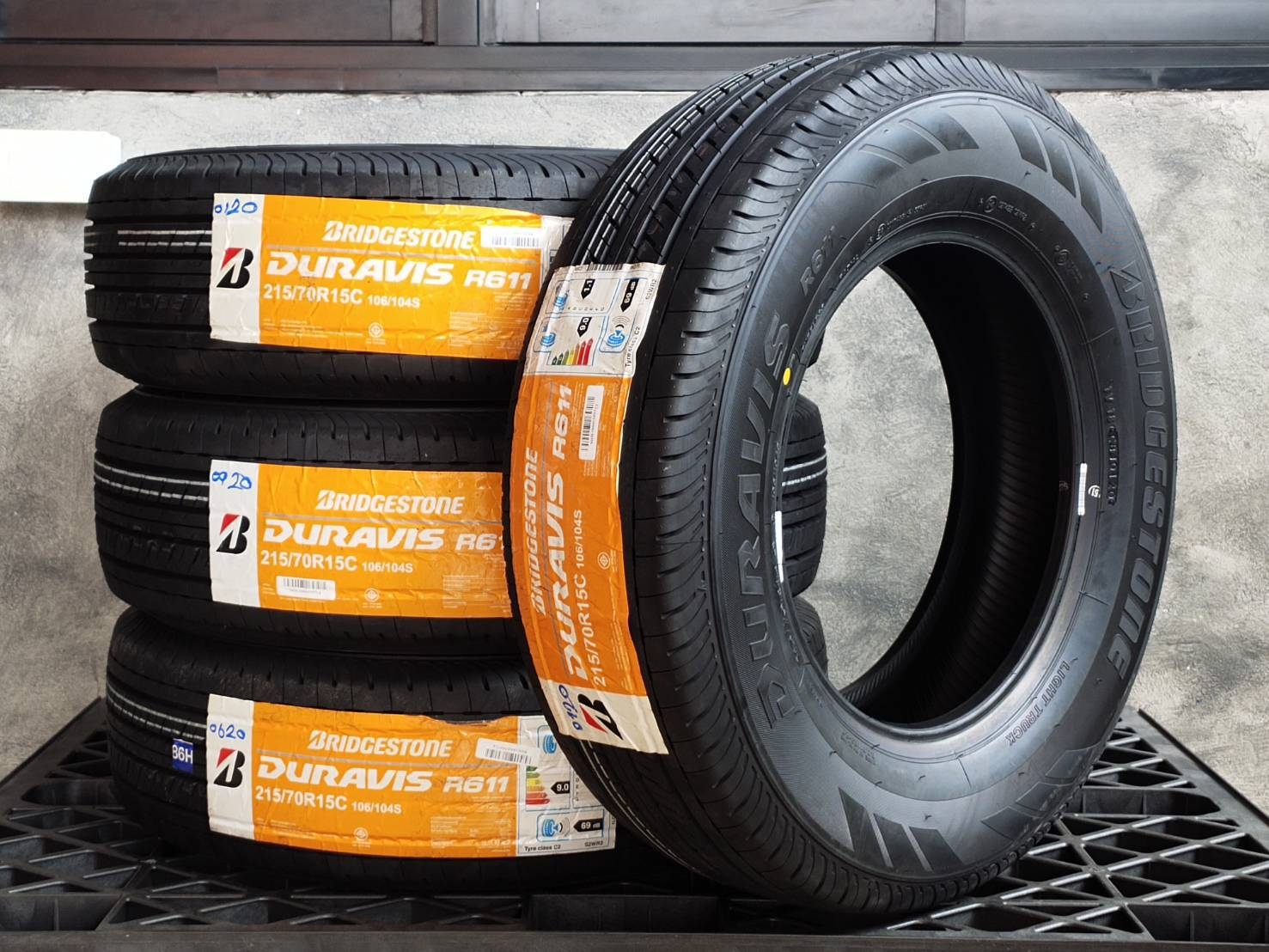 BRIDGESTONE DURAVIS R611 215/70R15C