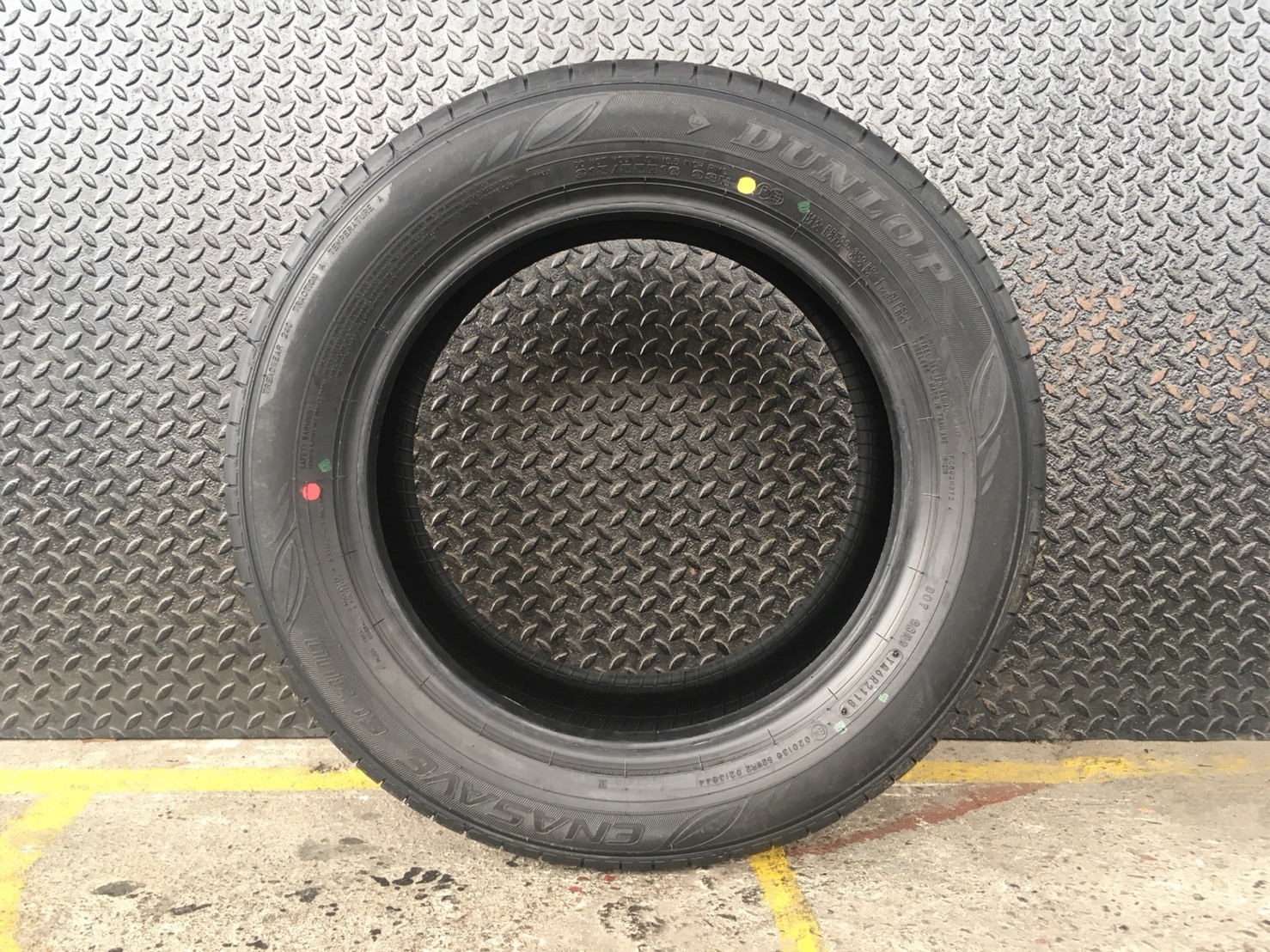 DUNLOP EC300 215w55s16 ซื้อ2แถม2 ลดราคาใหม่