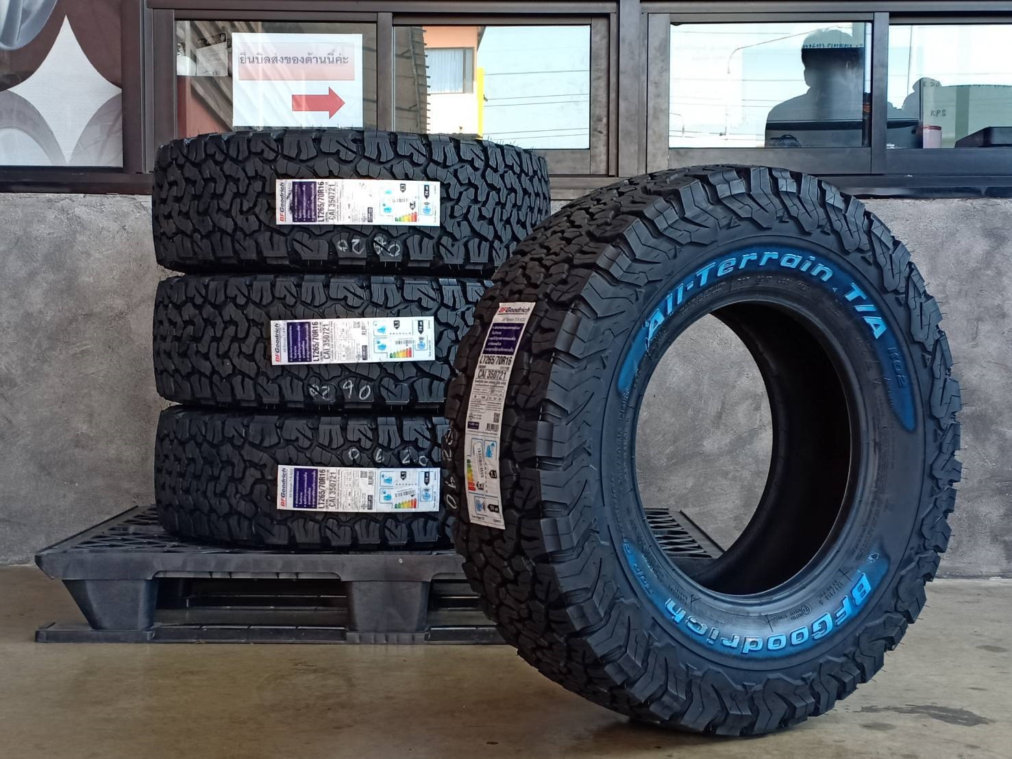 BF-GOODRICH 265/70R16 ALL TERRAIN T/A KO2 121/118S 10PR (ตัวหนังสือขาว) MADE IN THAILAND