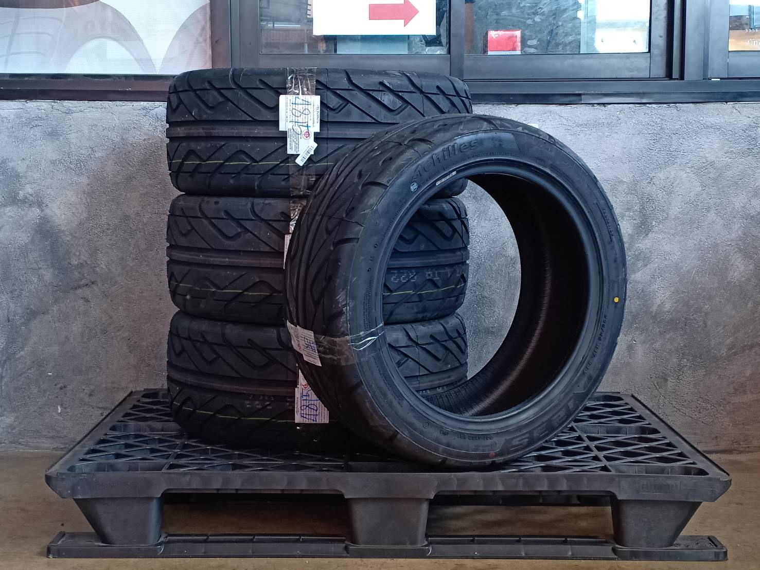 ACHILLES 123S-MIDIUM 235-45-17 ยางใหม่ ยางซอฟ ค้างปี ราคาถูก
