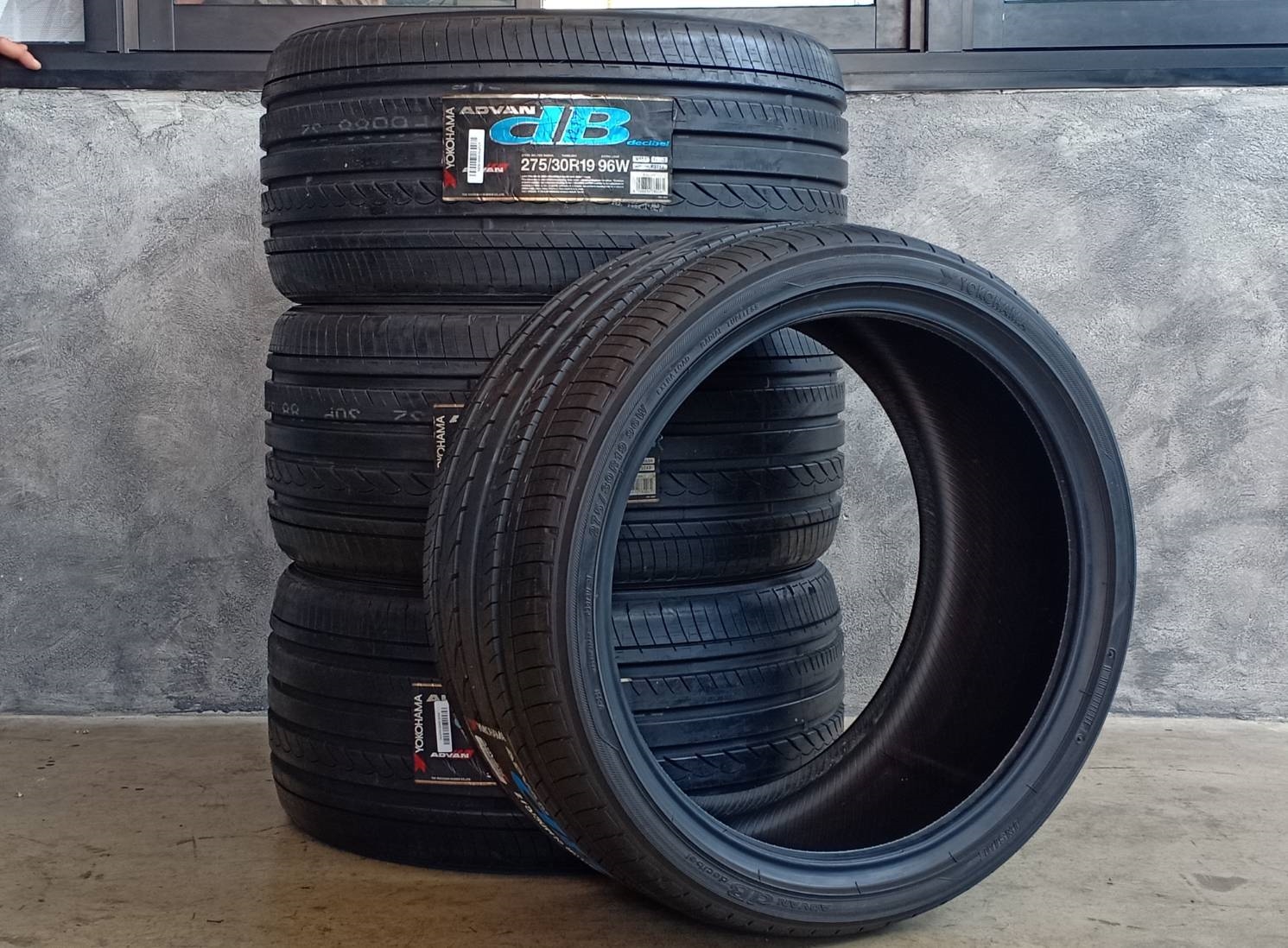 ยางใหม่ YOKOHAMA V551 275/30-19 เส้น 4900 ปกติ 11000