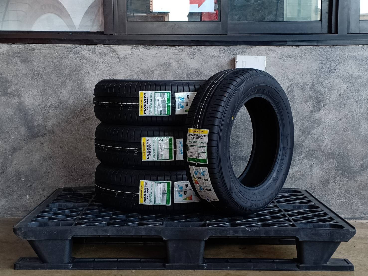 DUNLOP 175/65R14 ENASAVE EC 300+ 82T MADE IN THAILAND