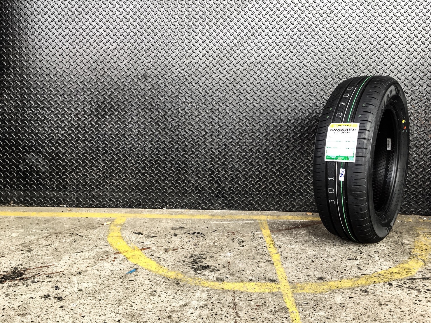DUNLOP EC300 PLUS 185/65R15 ซื้อ2แถม2 ยางปี18