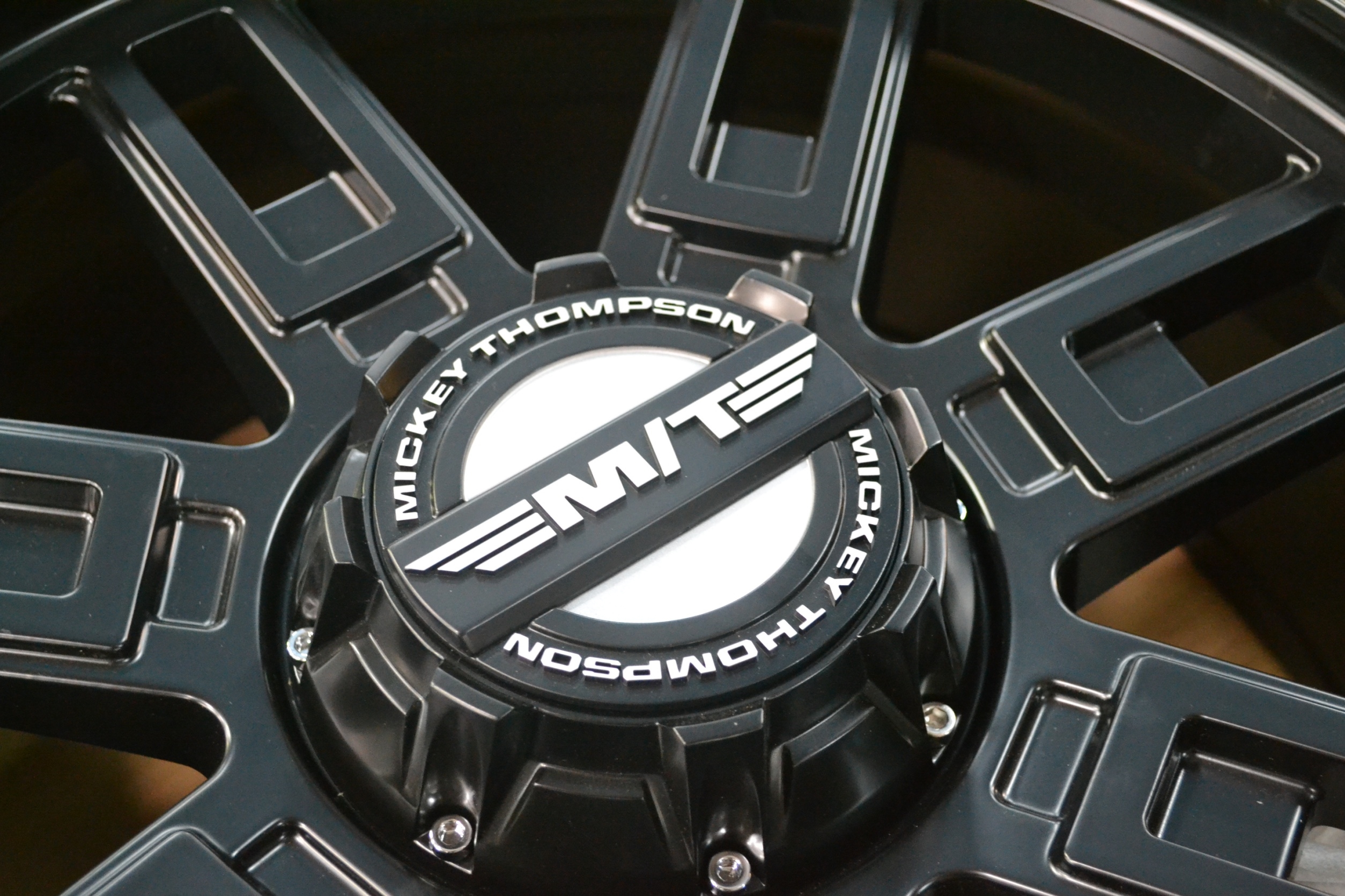 ล้อแท้ MICKEY THOMPSON SQ85 SIDEBIT SIDEBITER