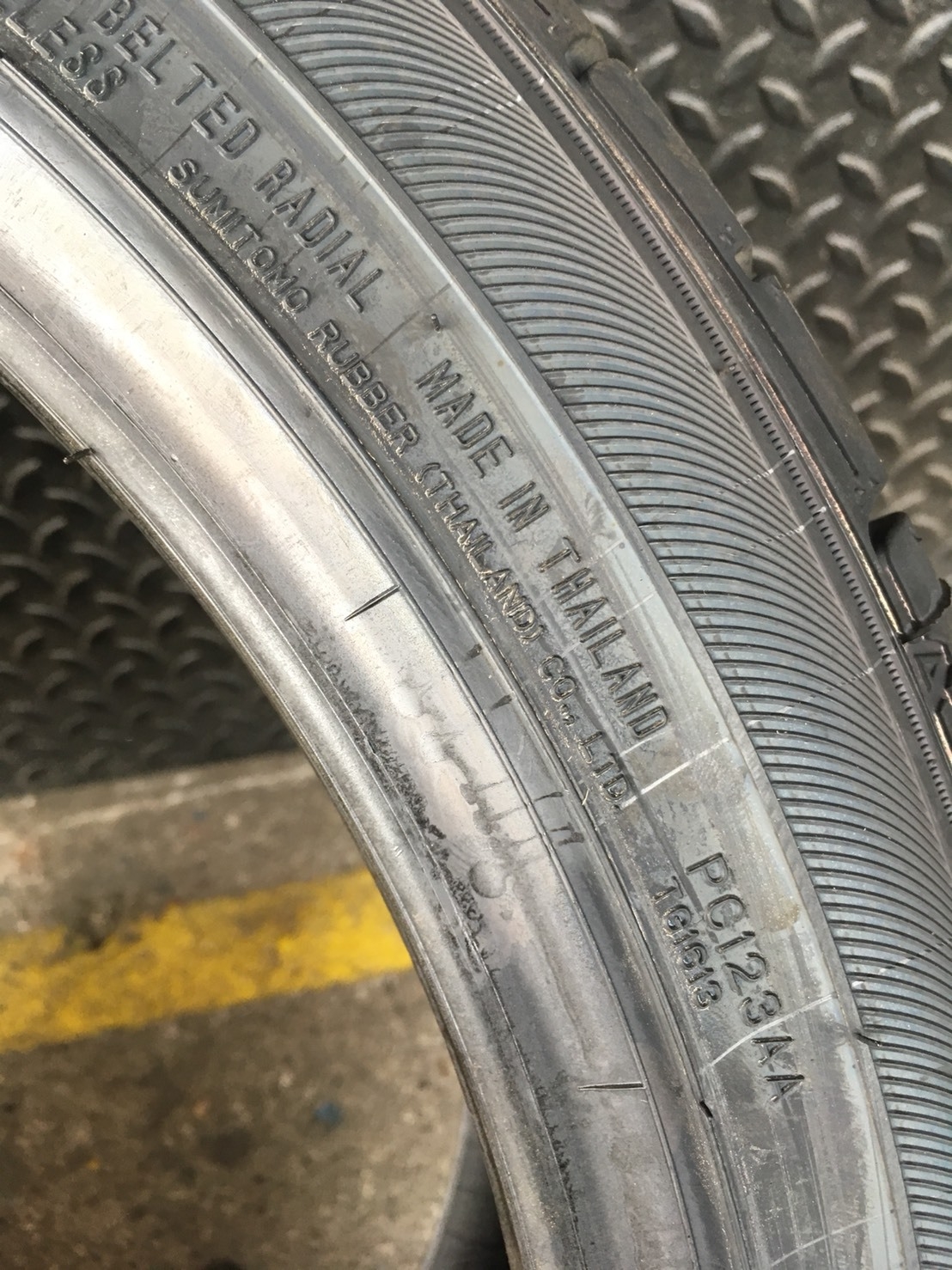 FALKEN ZE914 235-40-18 เส้น 6900 ปี 18 ซื้อ2แถม2 จ่าย 13800 ได้ 4เส้น ปี18