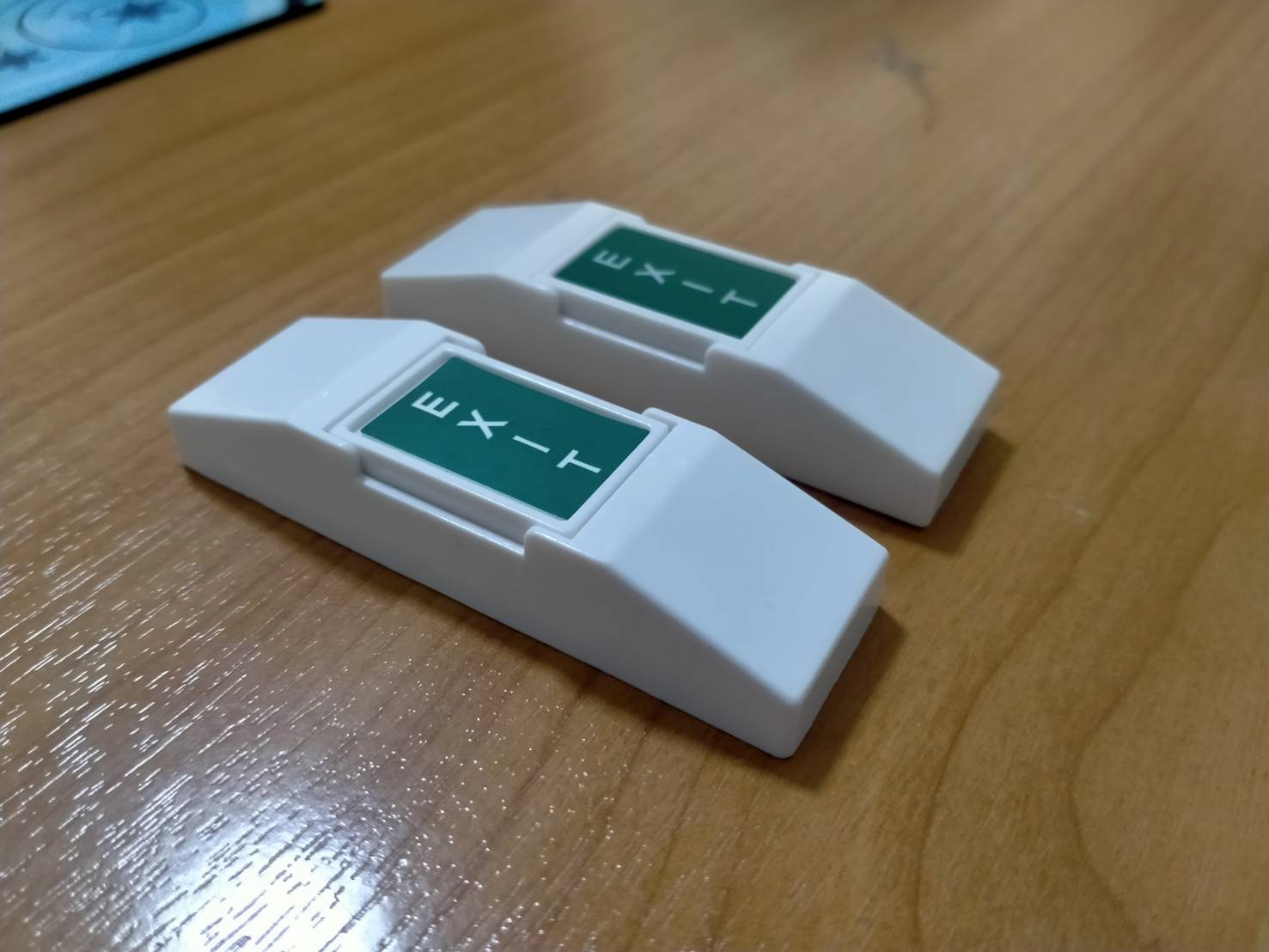 ปุ่มกด (Exit switch) แบบพลาสสติกสีขาว