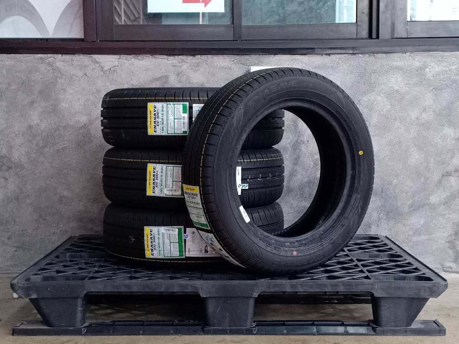 DUNLOP 185/60R15 ENASAVE EC 300+ 84H MADE IN THAILAND