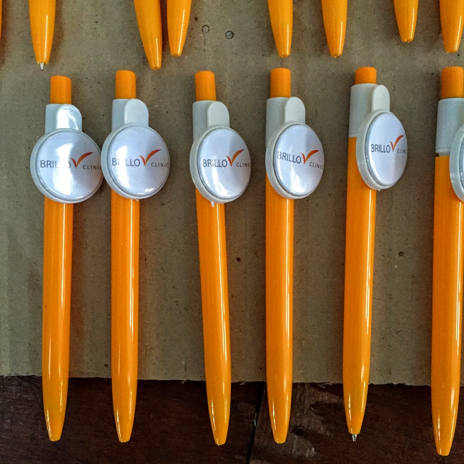 เข็มกลัด ปากกา