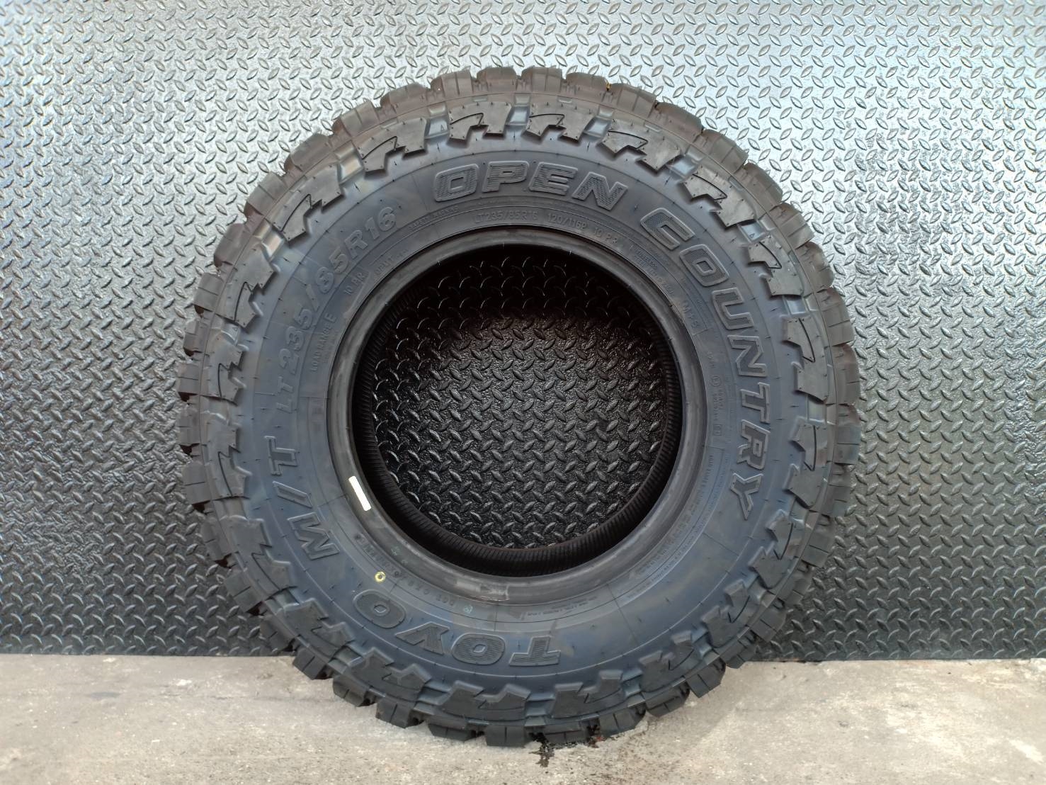 ยางใหม่ ดอกมัด TOYO OPMT 235/85-16 ราคาถูก ยางพิเศษ เหมาะกับรถออฟโรด