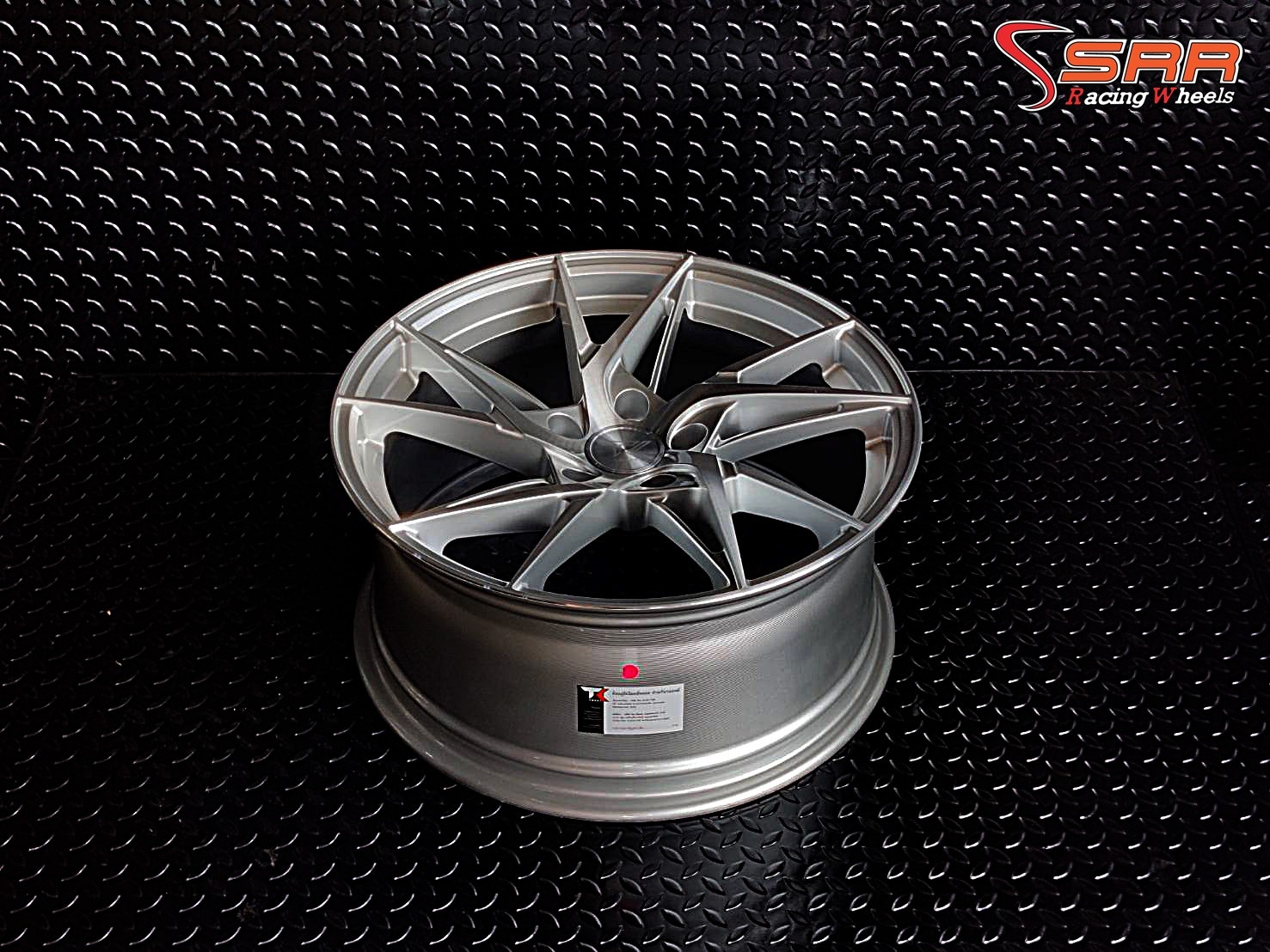 TKF01 18X8.5 5X112-114.3 35 P-BRUSH HIGH GLOSS SILVER (หน้าเงาร่องซิลเวอร์)