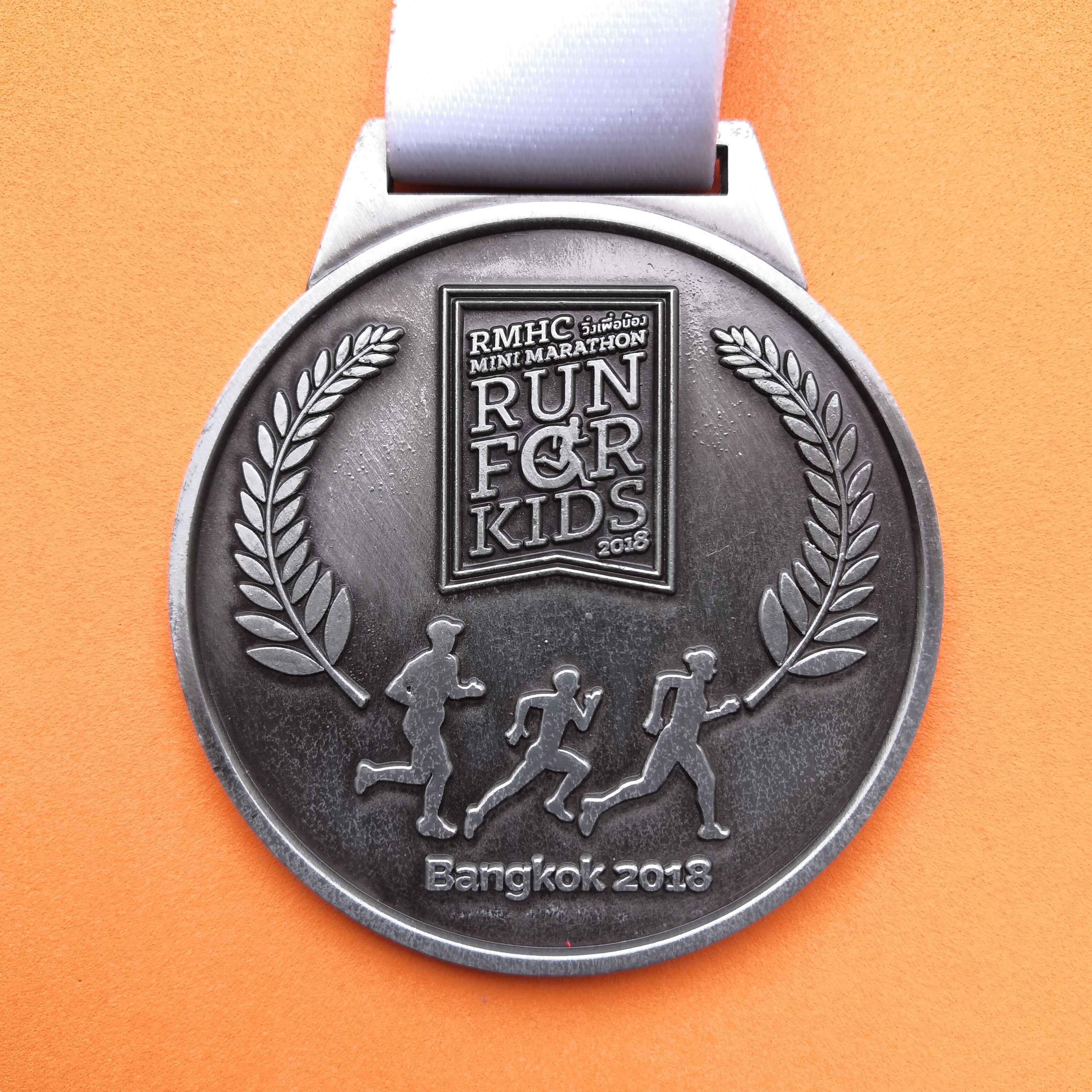 เหรียญ RMHC (มูลนิธิ โรนัลด์ แมคโดนัลด์ เฮาส์) วิ่งเพื่อน้อง MINI MARATHON Bangkok 2018 เหรียญโลหะ กว้าง 5.9 เซน