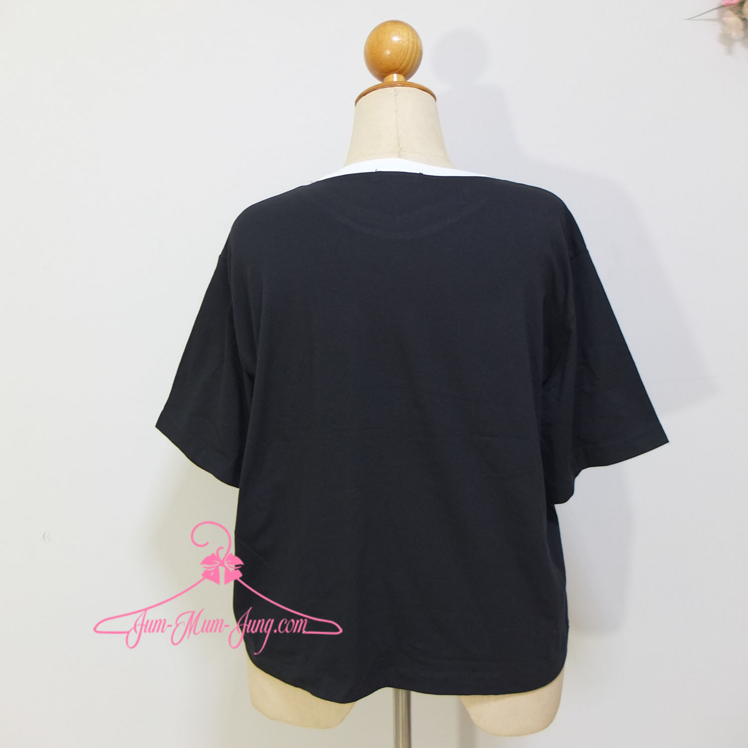 *อก50-52นิ้ว*เสื้อคนอ้วนตัวสั้นผ้ายืดสีดำขลิปสีขาวช่วงคอสกรีนลายโบว์ เนื้อผ้ายืดได้เยอะ สวยน่ารักมากๆค่ะ