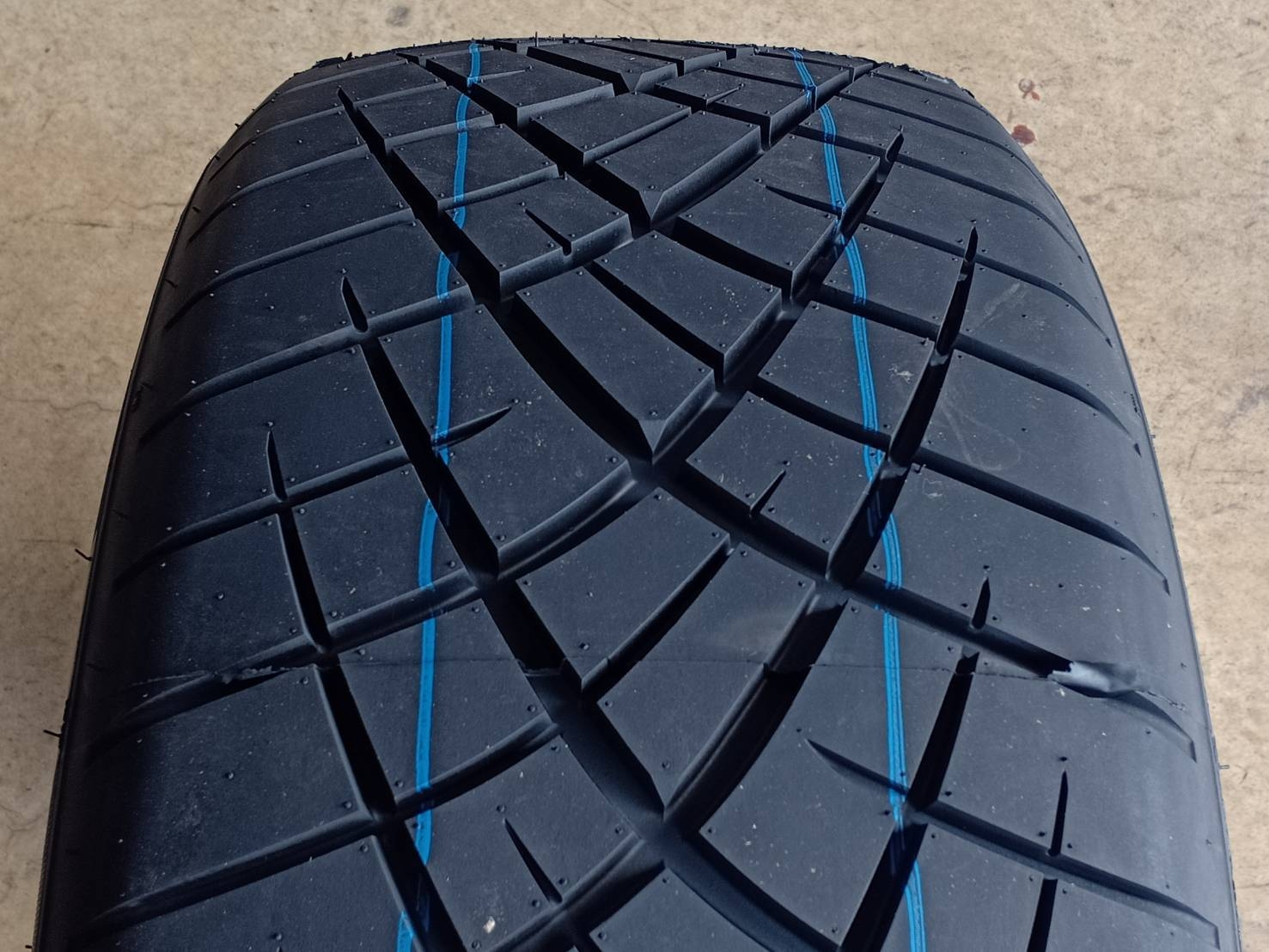 RAIDEN 245/50R18 HERO R111 (ตัวหนังสือขาว) MADE IN CHINA