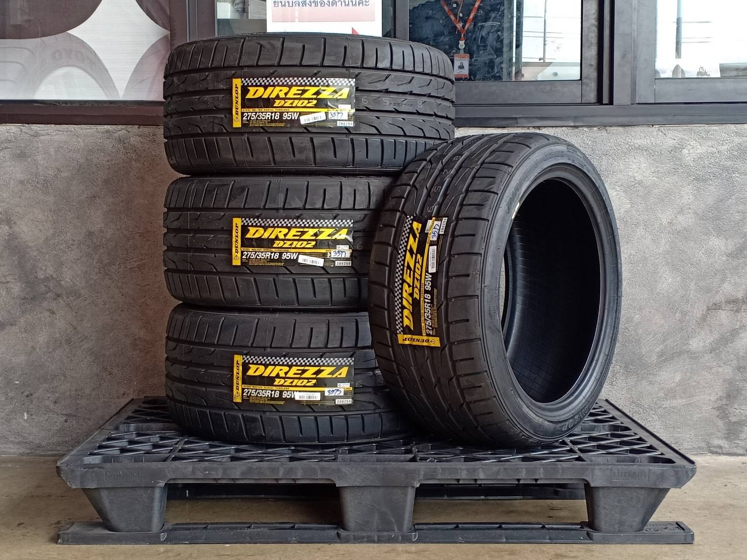 DUNLOP DIREZZA DZ102 275/35R18