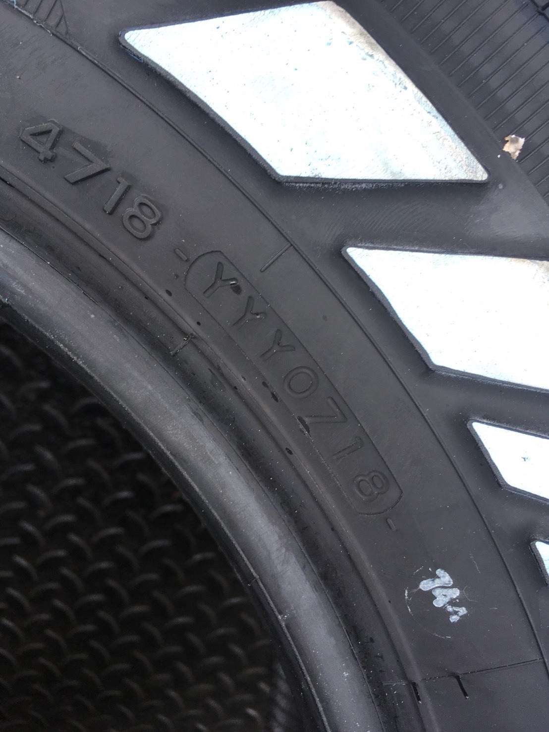 YOKOHAMA PARADA PA03 215/70-15ขอบขาว