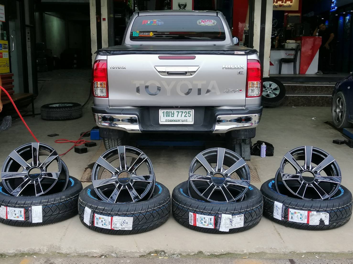 ล้อ RTV ขอบ18 พร้อมยาง ใส่ REVO ราคาพิเศษ