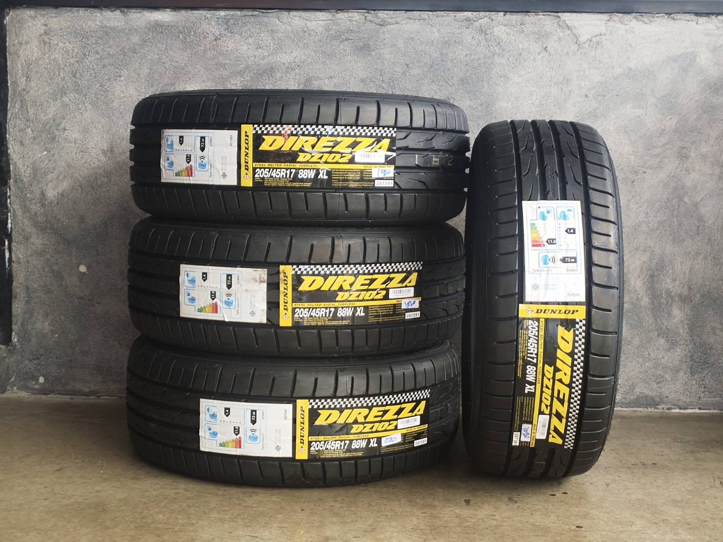 DUNLOP 205/45R17 DIREZZA DZ102 88W XL Y:1020 THAILAND
