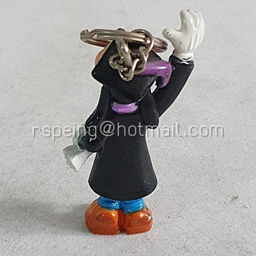 พวงกุญแจพลาสติก Goofy รับปริญญา