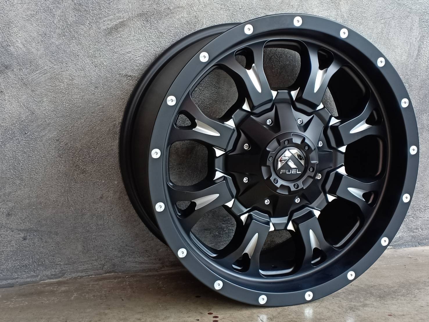 FUEL-KRANK 18X9 6X135/6X139.7 20 106.10 BLACK MILLED EDGE