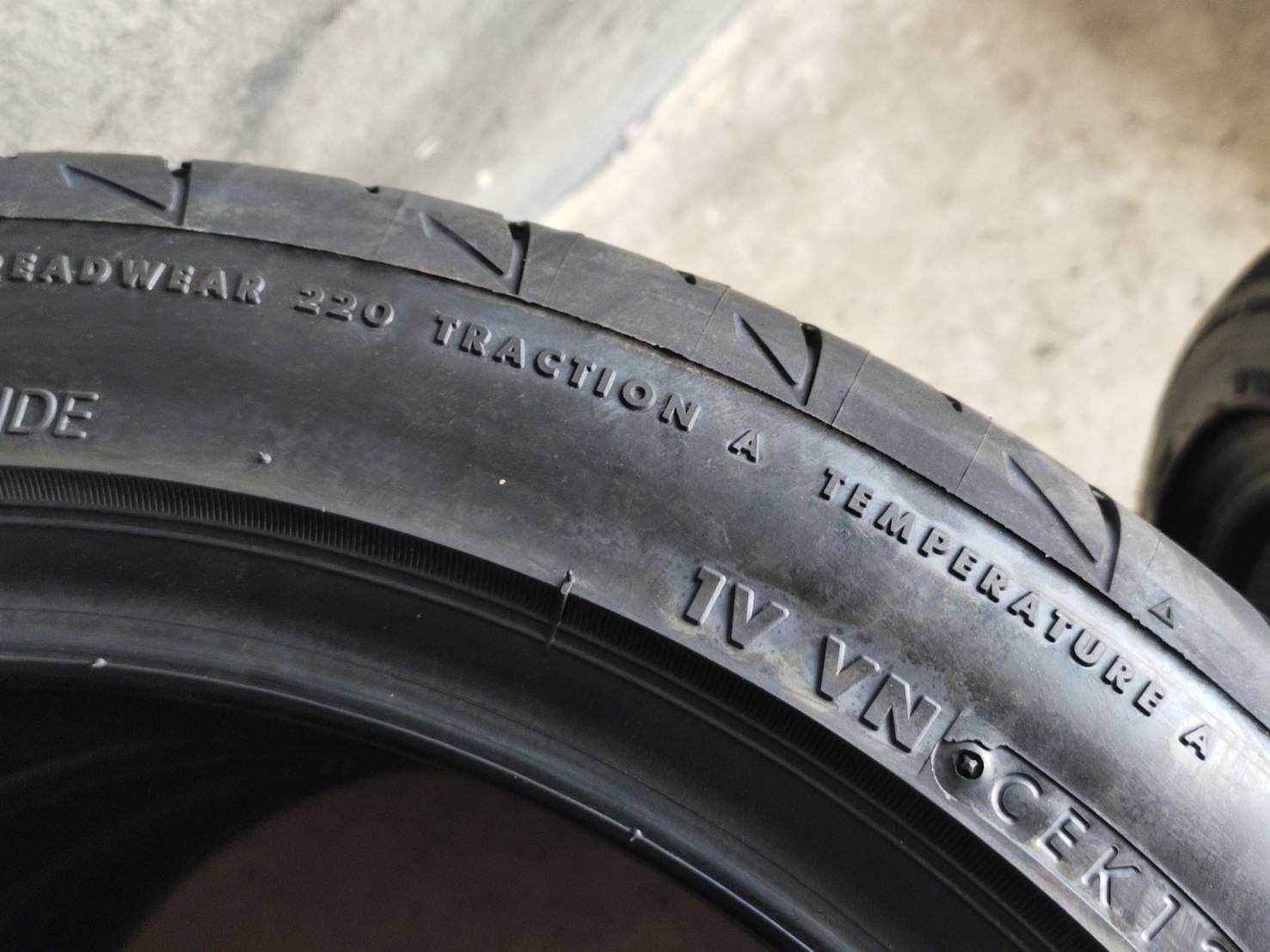 BRIDGESTONE ADRENALIN 004 205/45R16