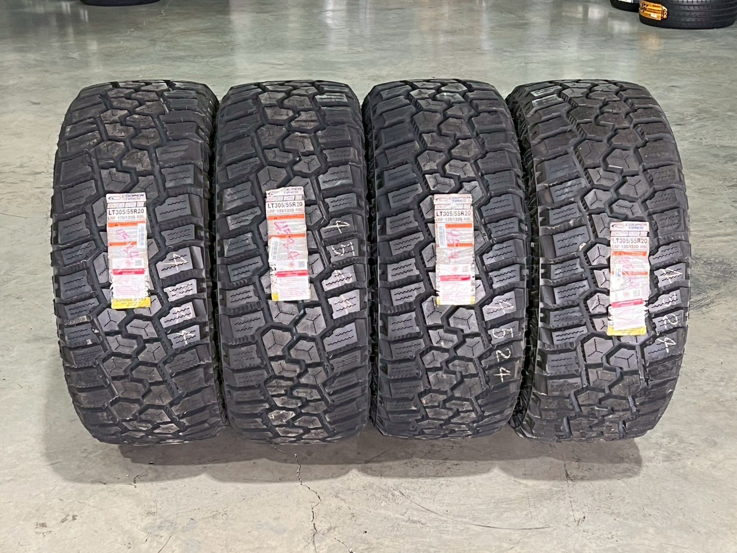 COOPER DISCOVERER RUGGED TREK ปี24 305/55R20 ราคาสุดพิเศษ