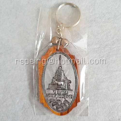 พวงกุญแจ ที่ระลึก นิเกิลปีมะแม พระธาตุดอยสุเทพ บนแผ่นไม้สัก