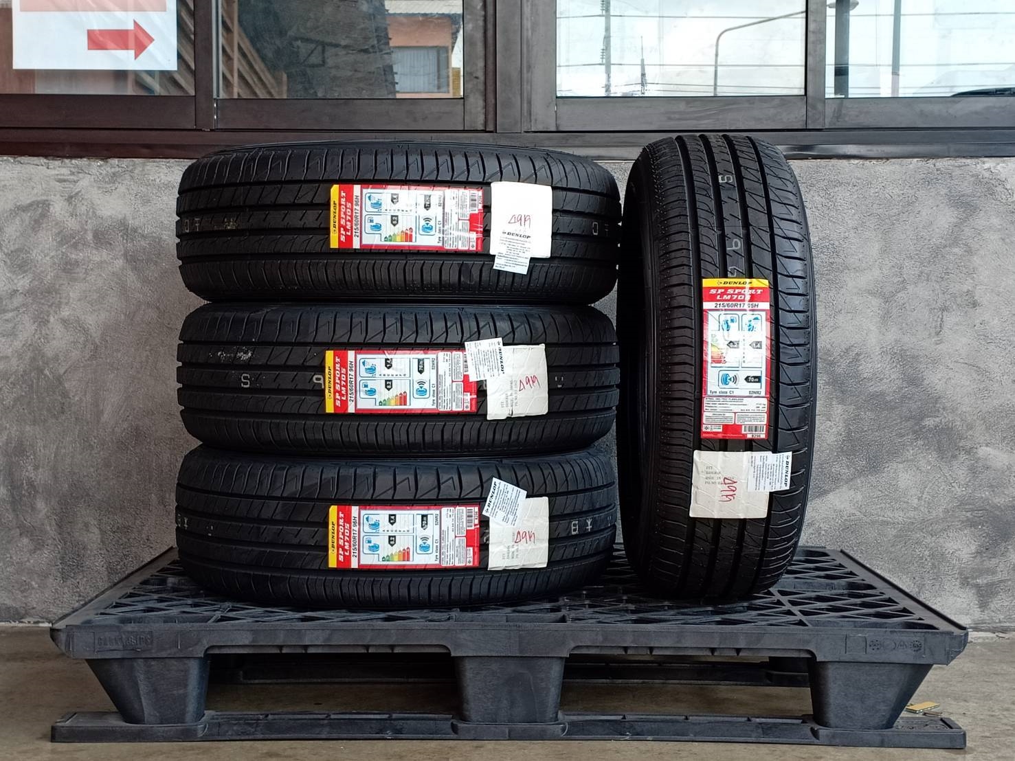 DUNLOP 215/60R17 SP SPORT LM705 96H MADE IN JAPAN