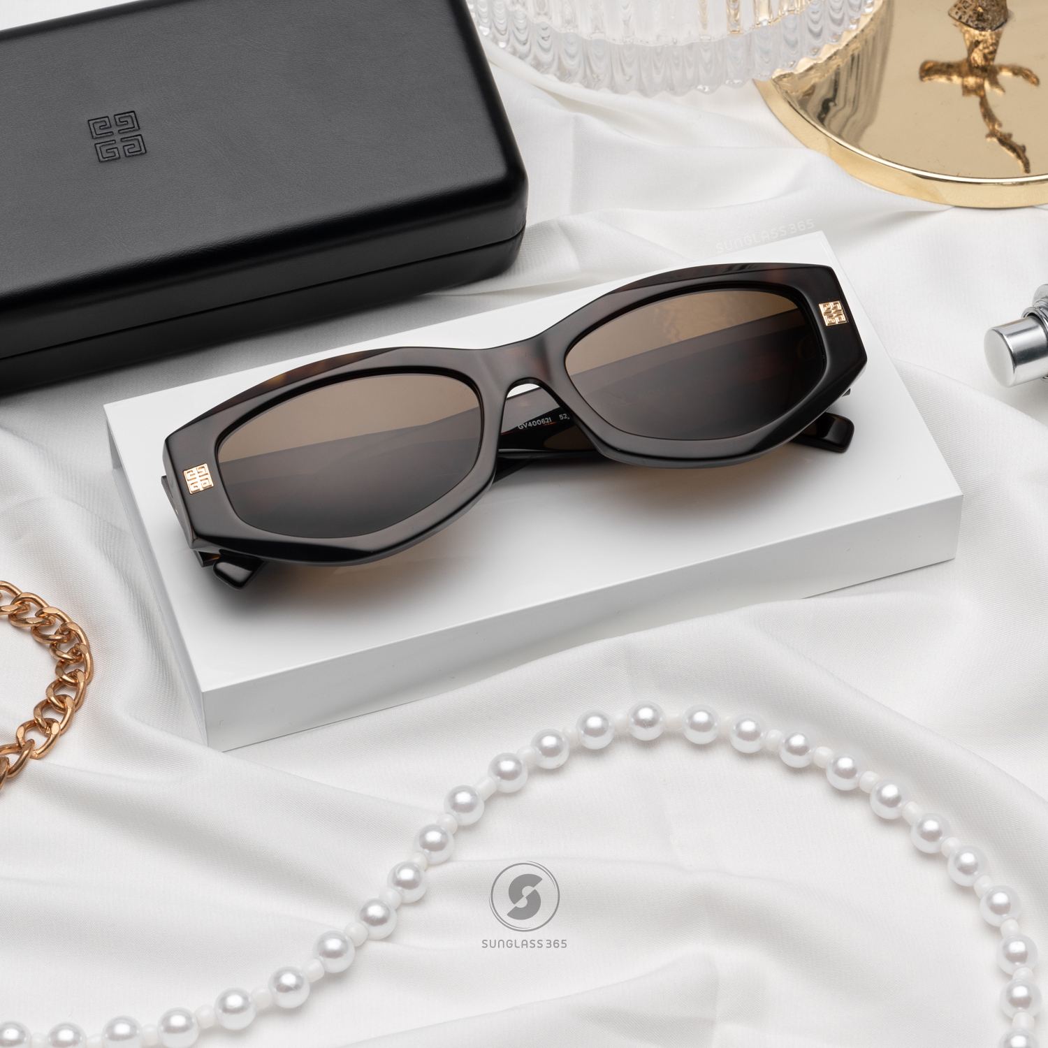 แว่นกันแดด Givenchy GV40062I 52J