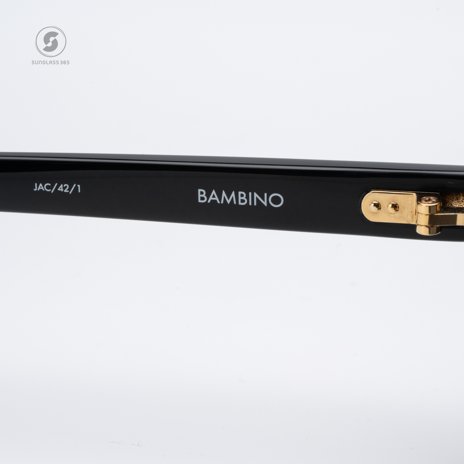 แว่นกันแดด JACQUEMUS BAMBINO JAC42 C1