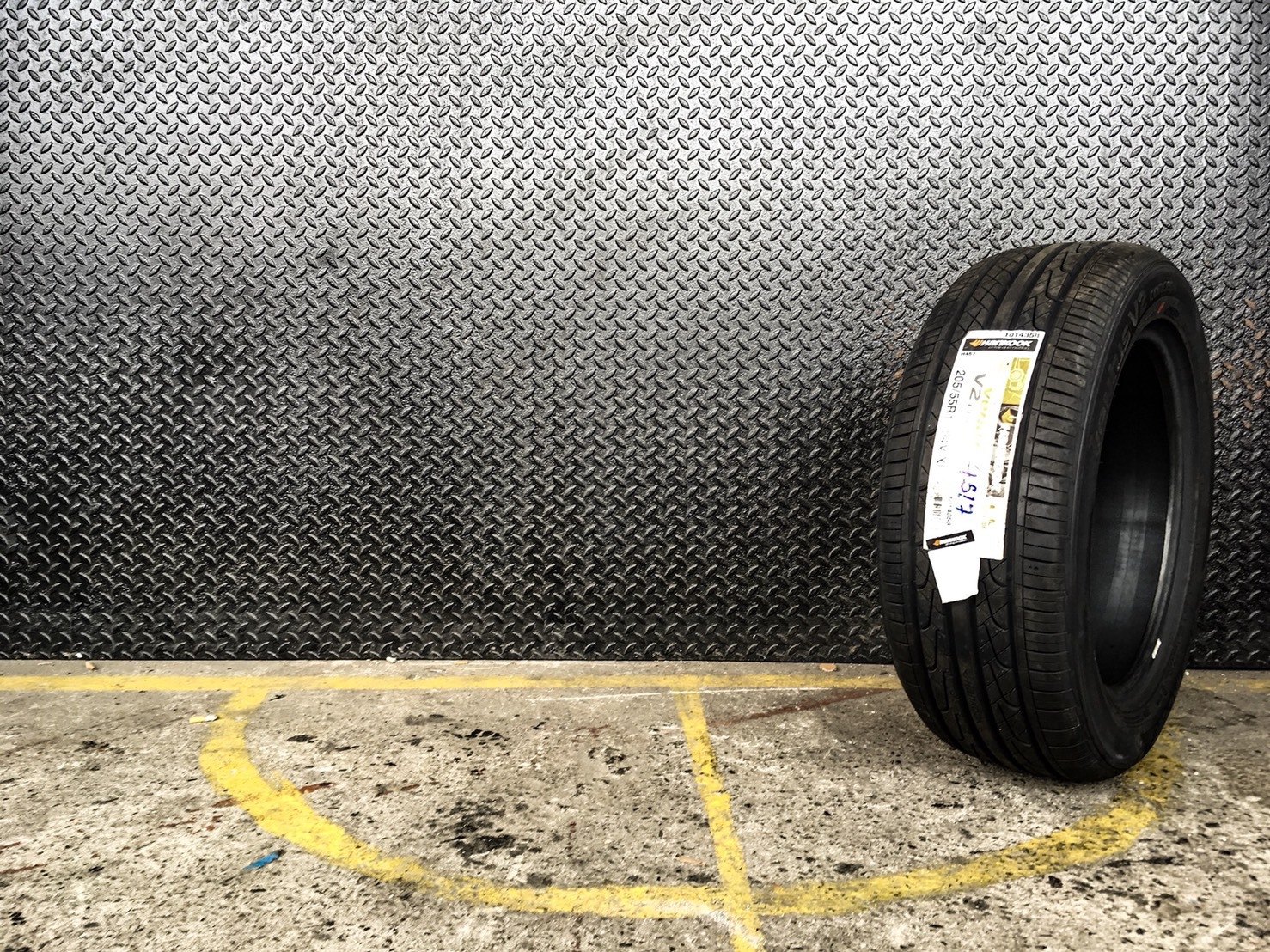 HANKOOK V2CONCEPT2 205-55-16 เส้น 3800 ปี17 ซื้อ2แถม2 จ่าย 7600 ได้ 4เส้น ปี17