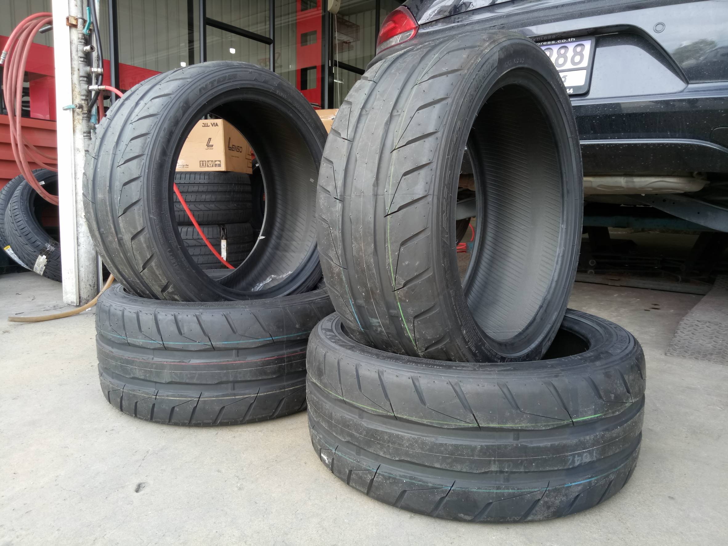 ยางใหม่ NITTO NT05 235/40-18 เส้น 3500 ปกติ เส้น 8500